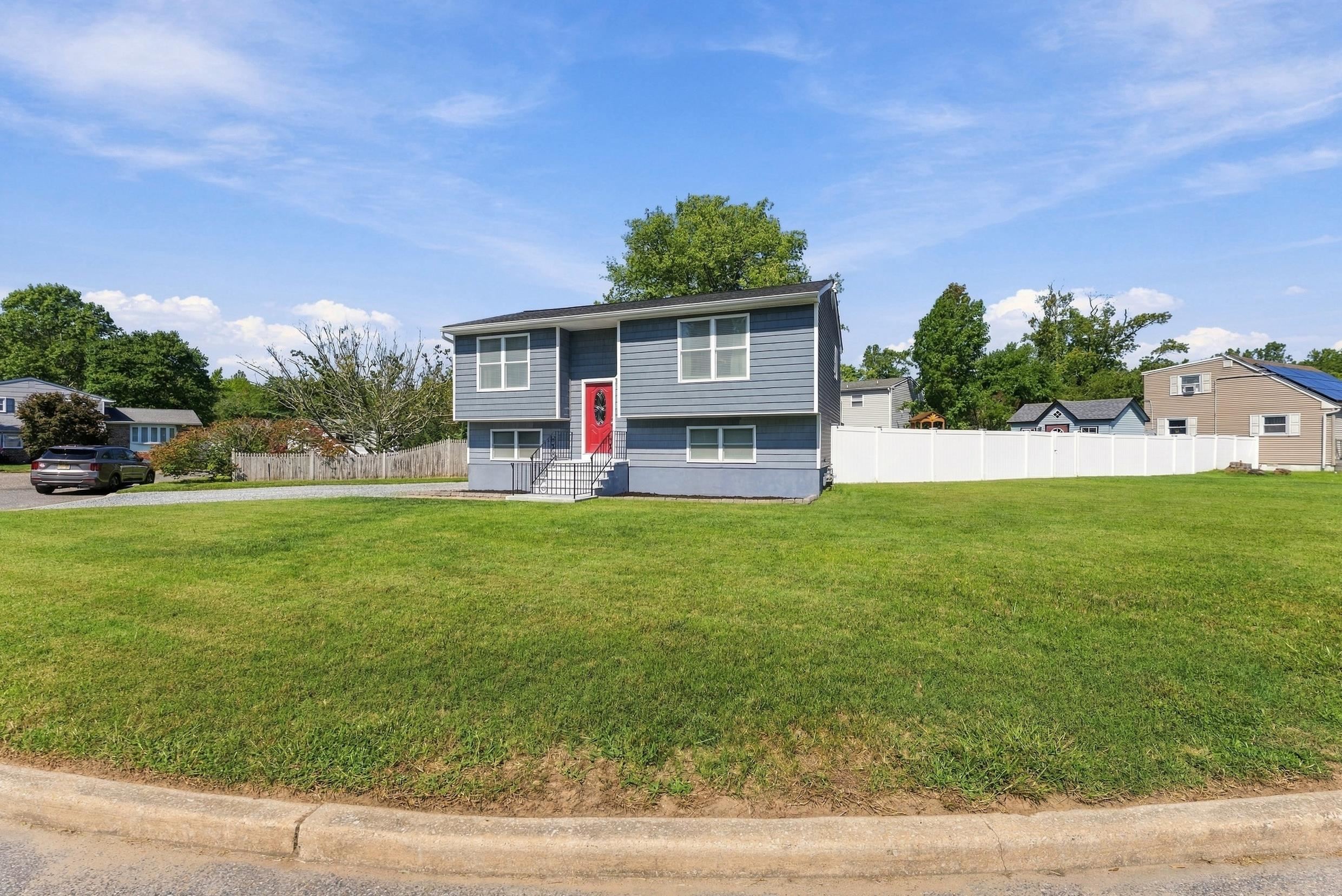 105 Williams Street - Picture 1
