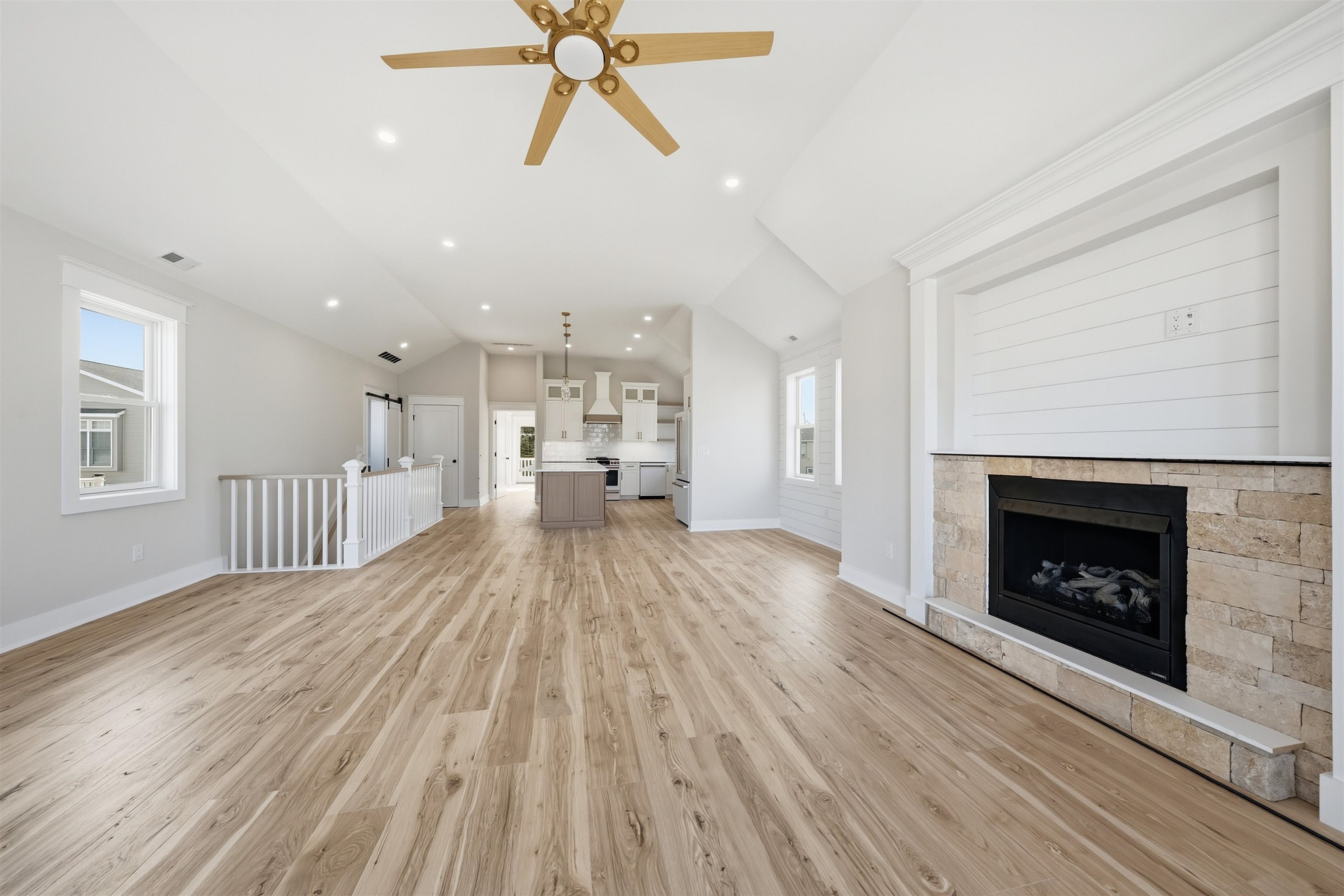 118 E Stanton - Picture 22