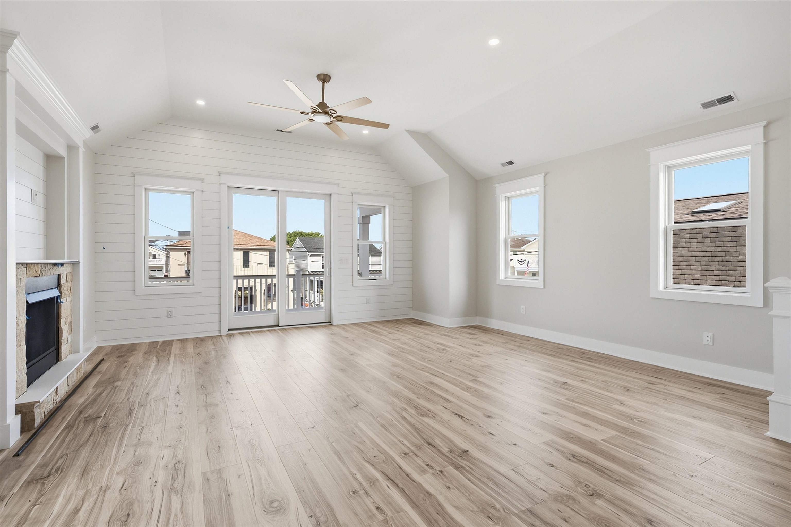 118 E Stanton - Picture 28