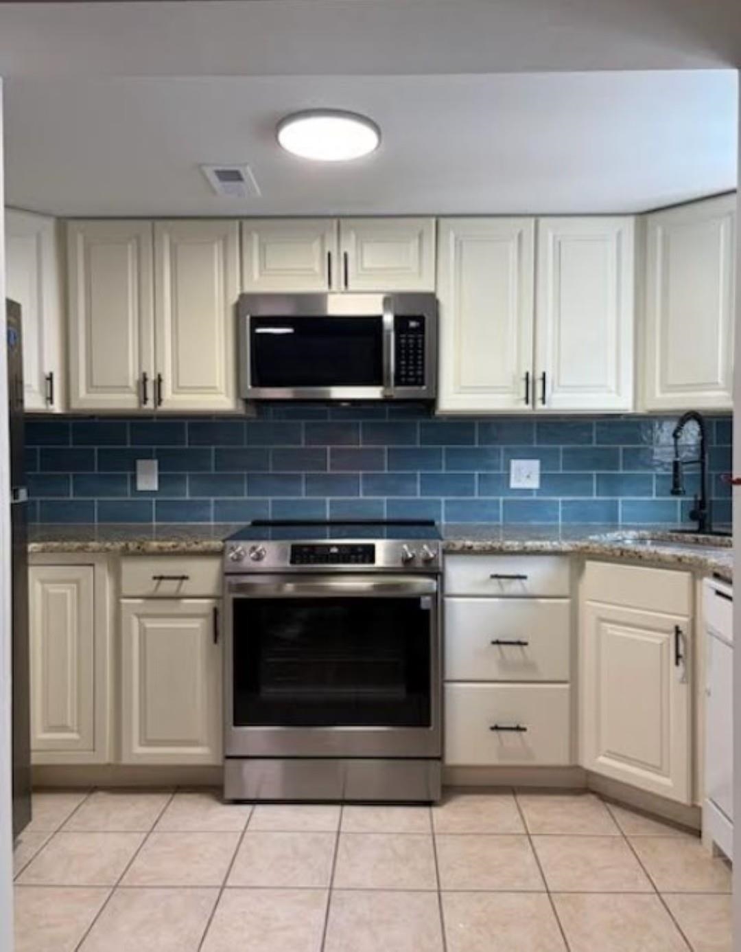 213 E Hand Avenue - Picture 9
