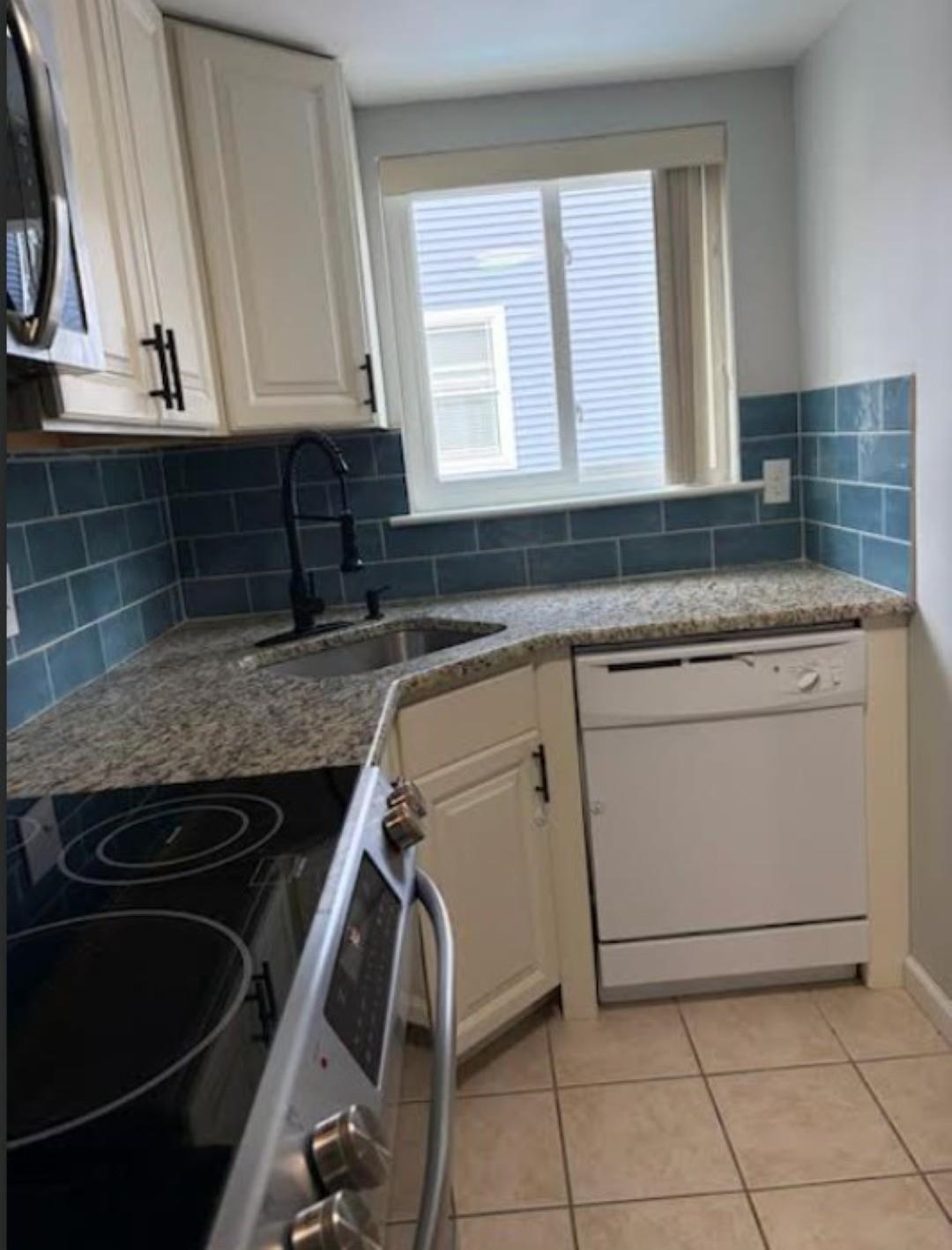 213 E Hand Avenue - Picture 10