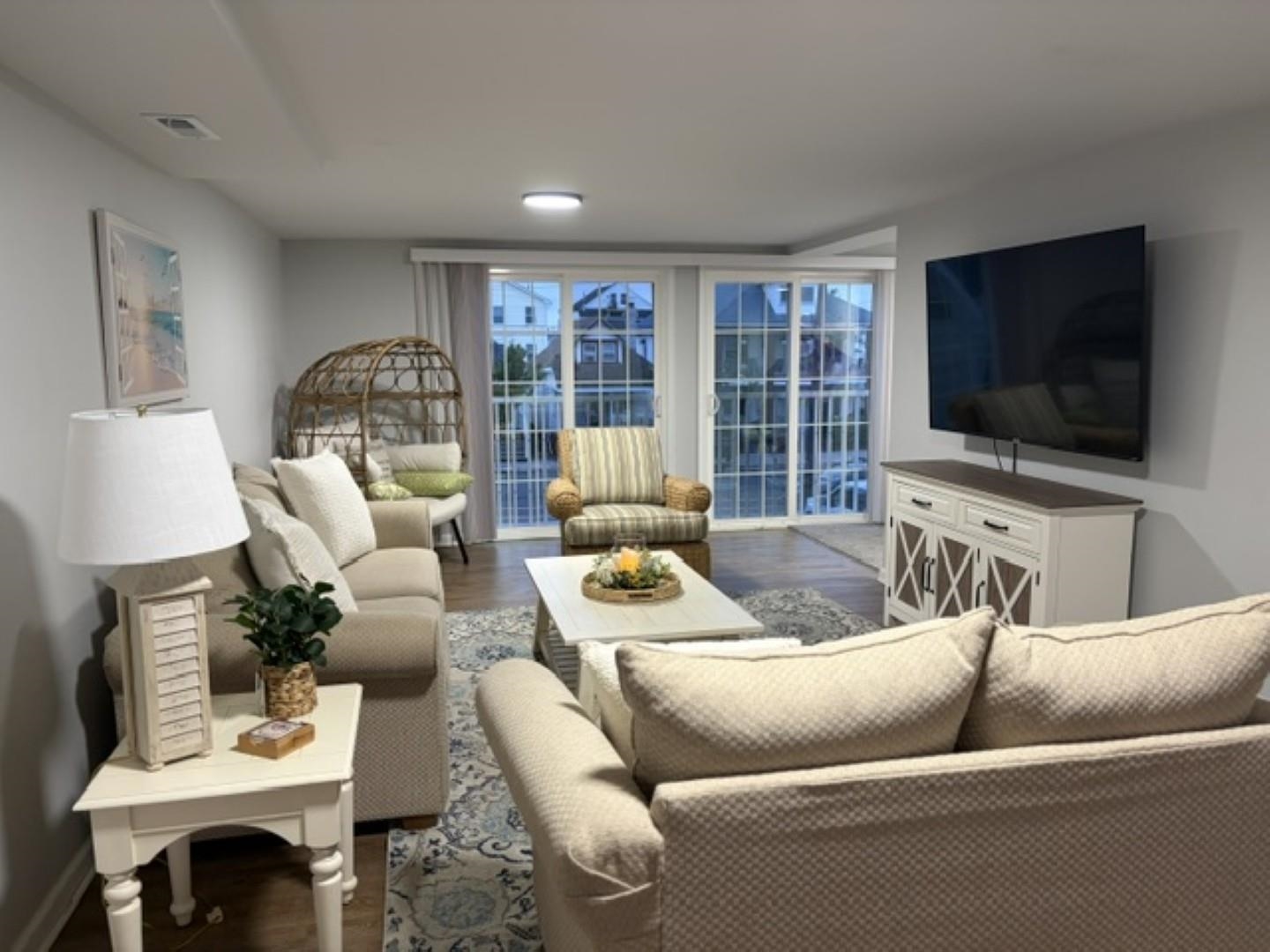 213 E Hand Avenue - Picture 5