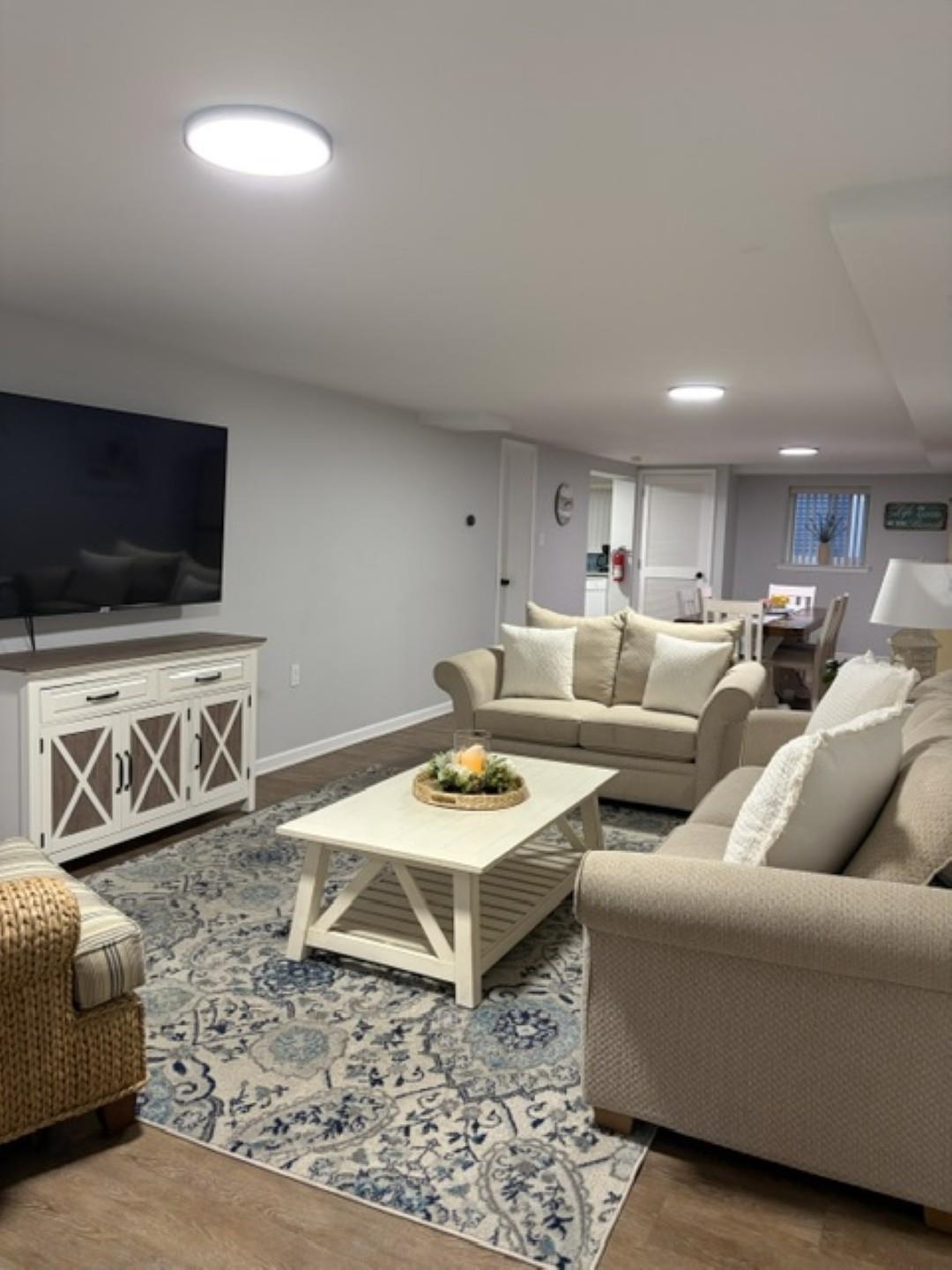 213 E Hand Avenue - Picture 6