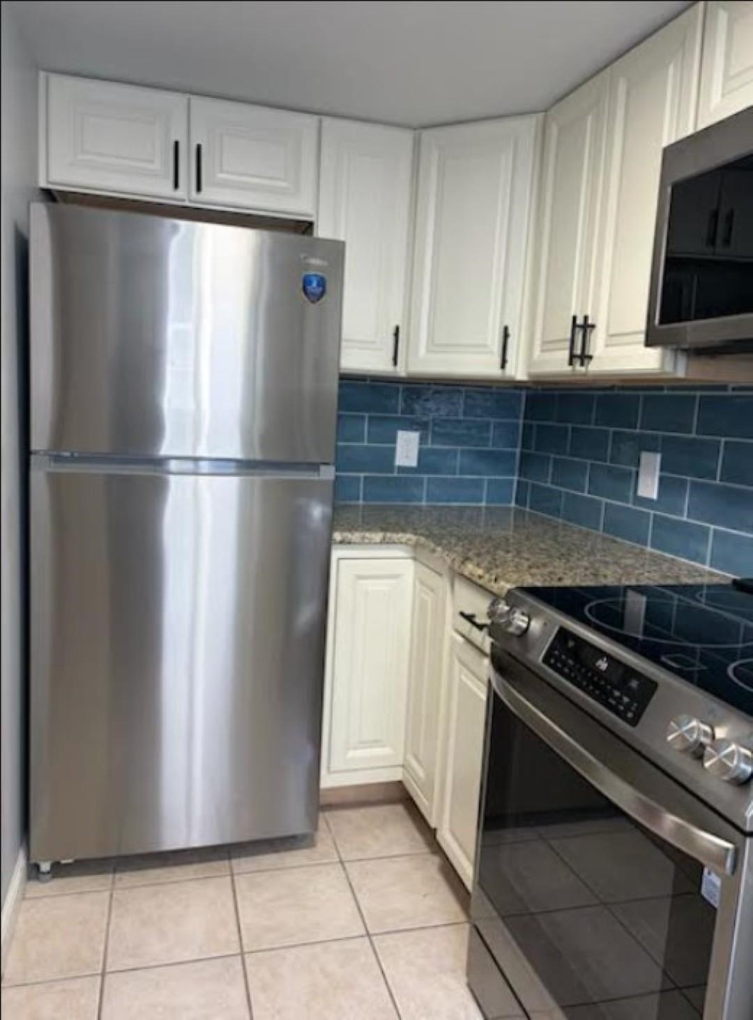 213 E Hand Avenue - Picture 8