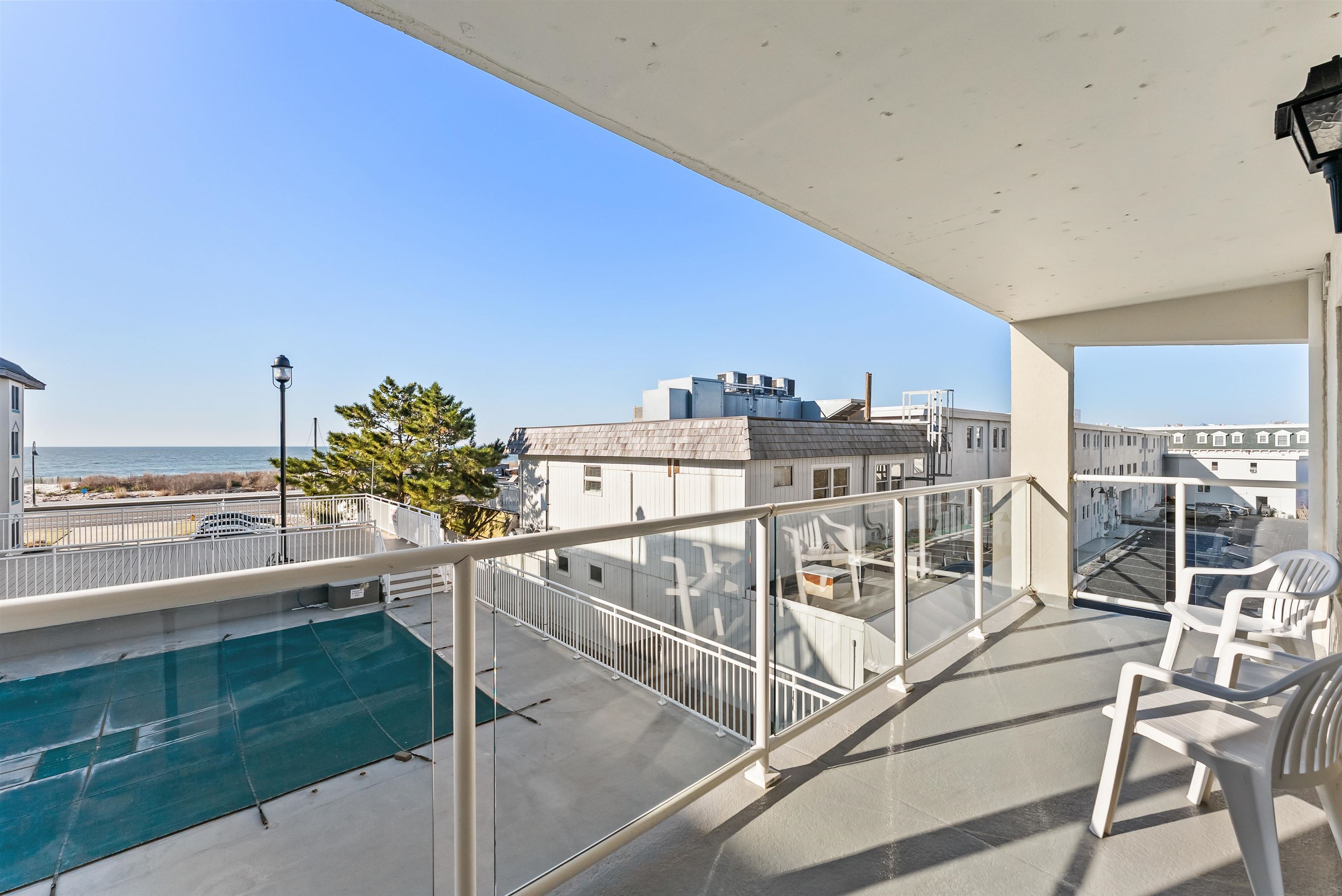 217 Beach Avenue - Picture 3