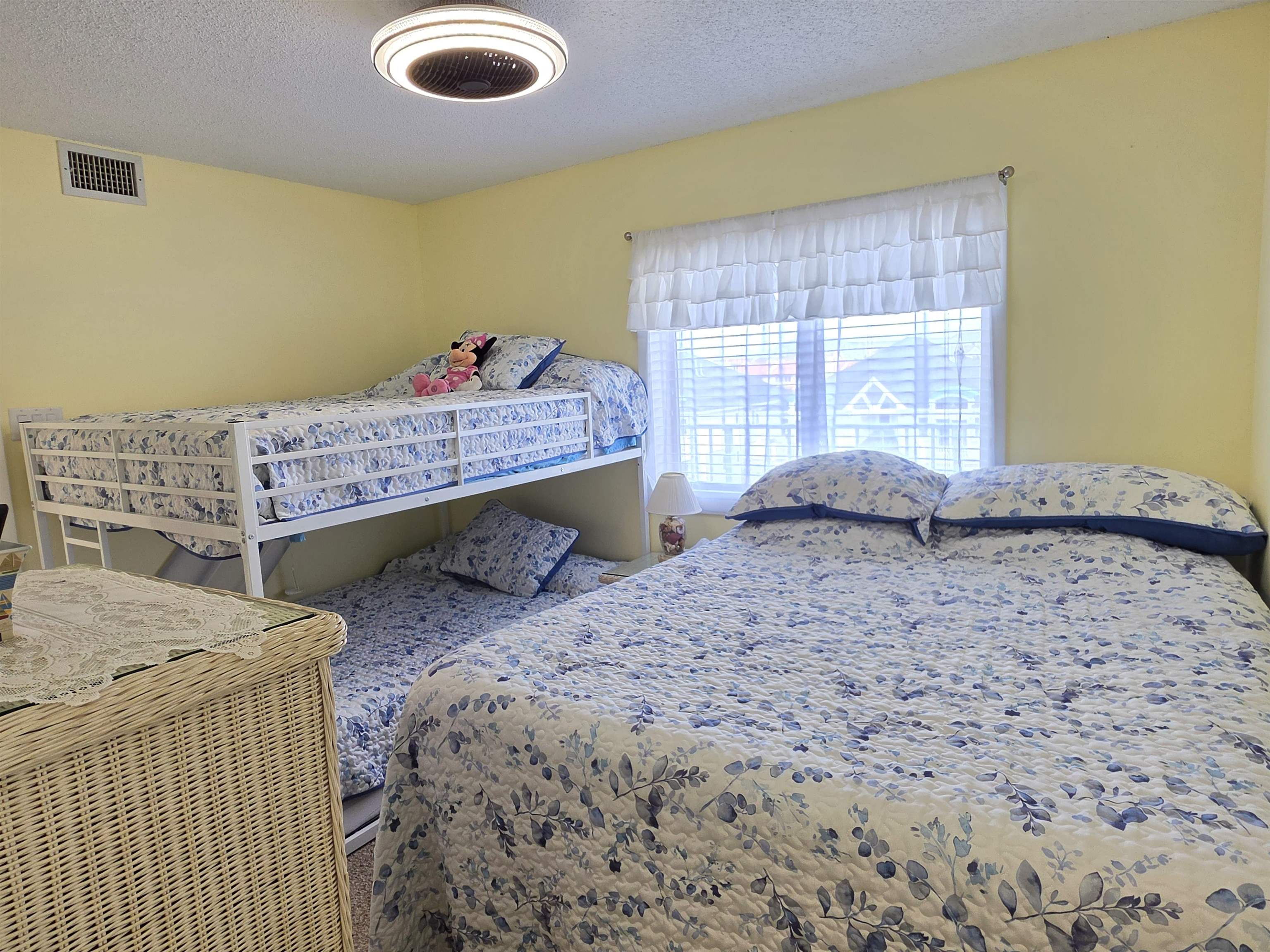 300 E Raleigh Avenue - Picture 18