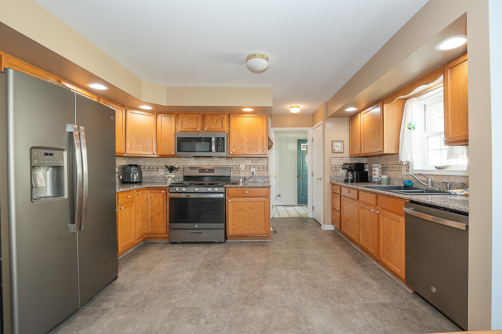 418 Fern Road - Picture 12