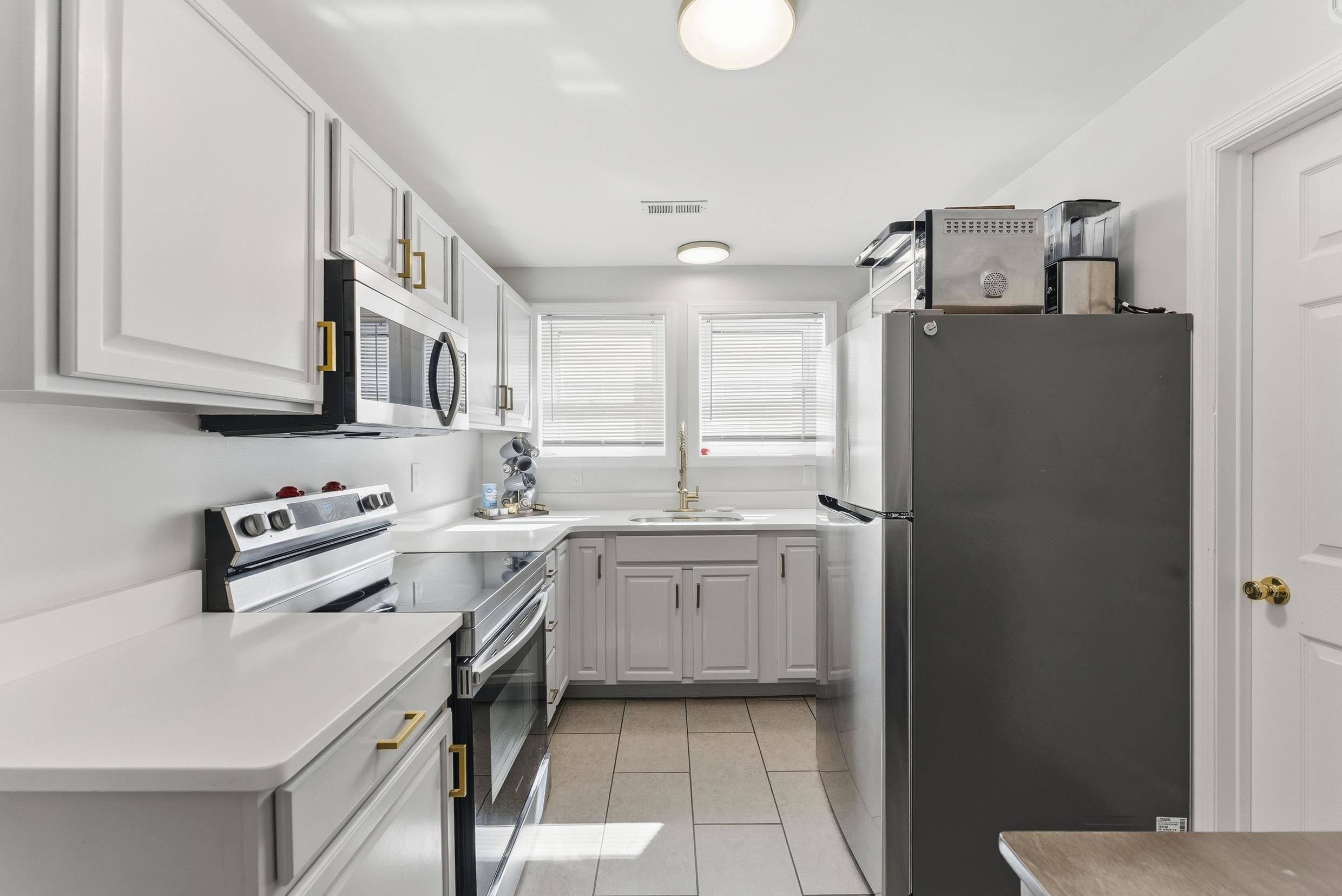 138 E Youngs Avenue - Picture 3