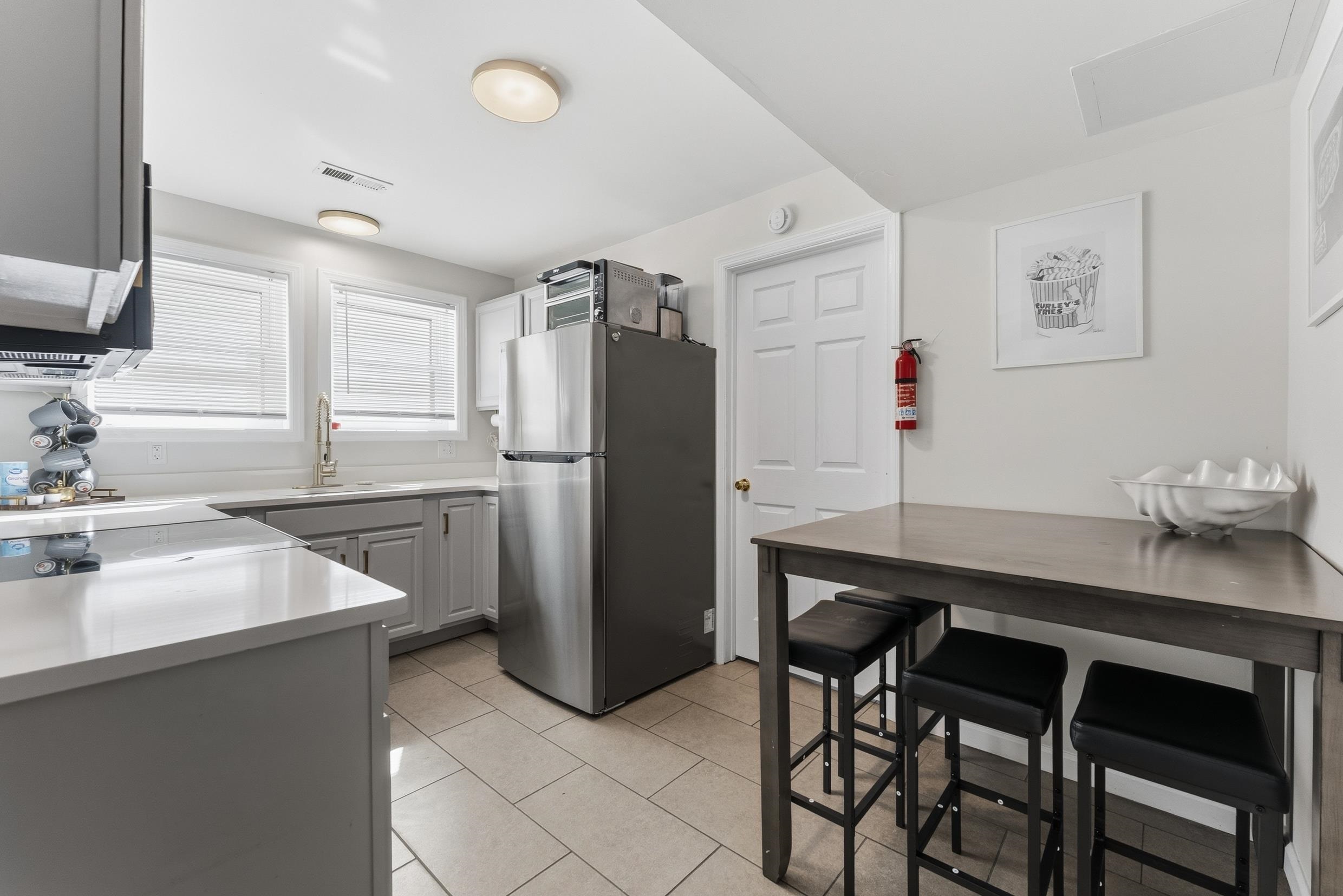138 E Youngs Avenue - Picture 4