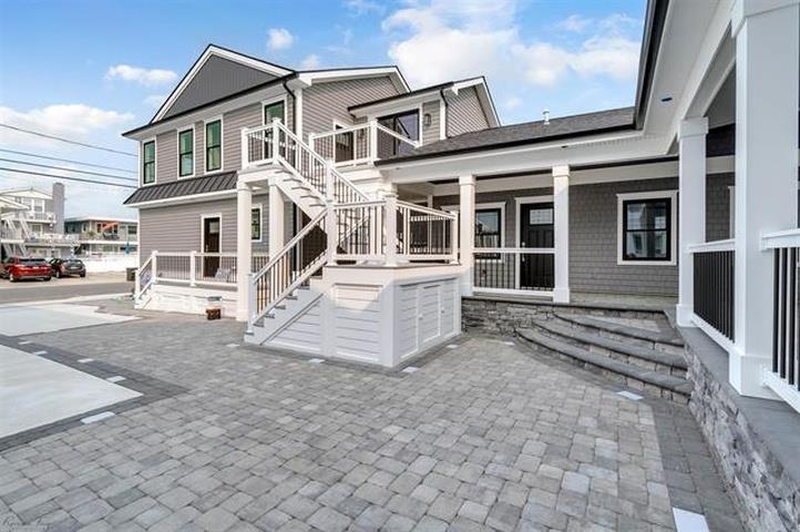 204 E Primrose Road - Picture 2