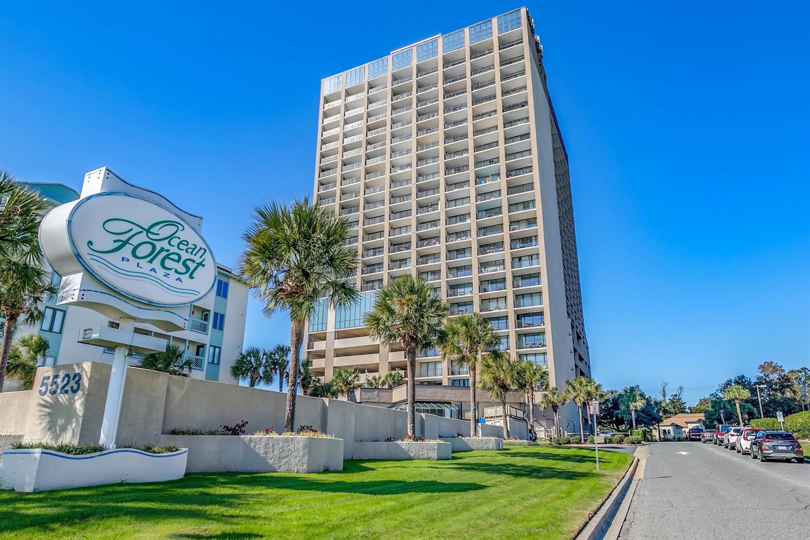 Exterior of Ocean Forest Plaza along North Ocean Boulevard