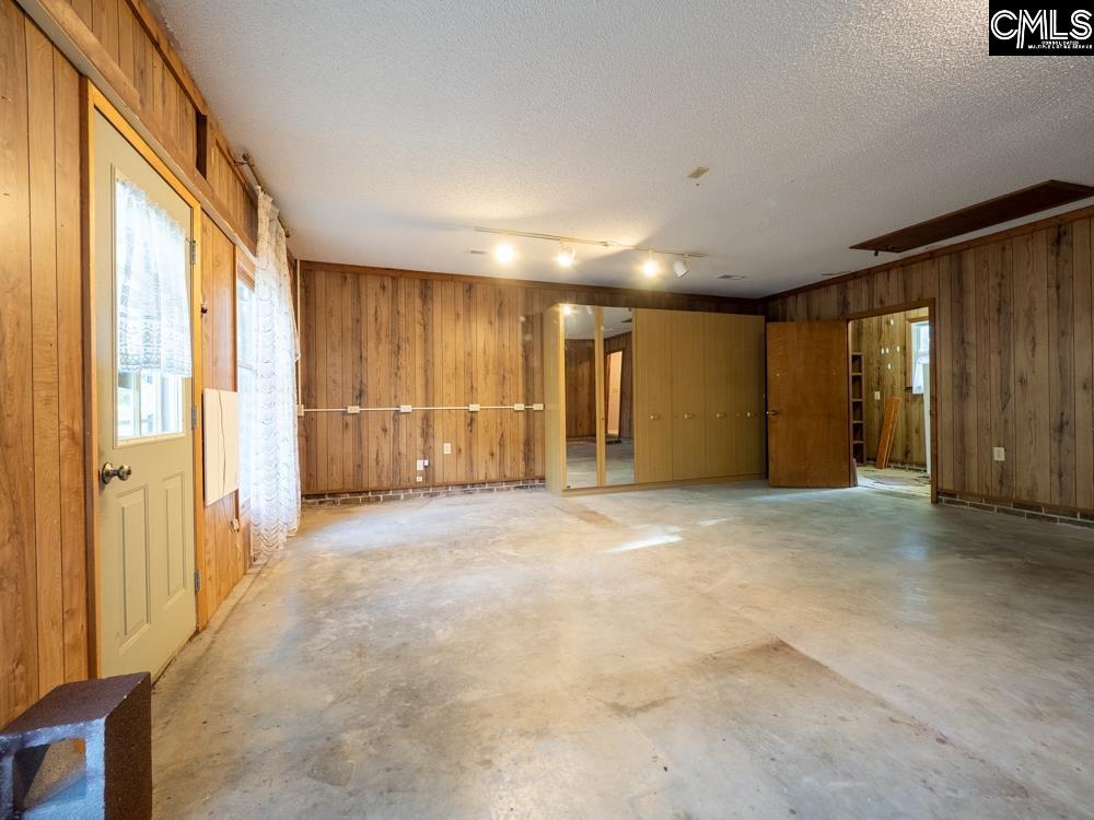 6674 Francis Marion Avenue Dalzell, SC 29040