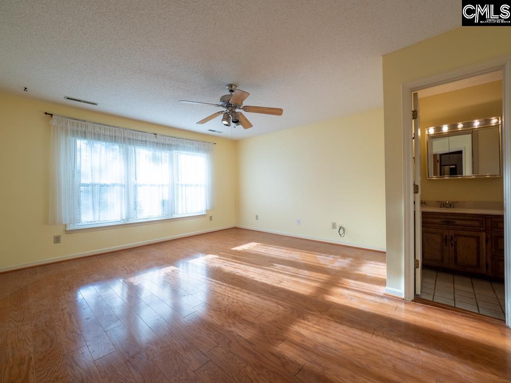 6674 Francis Marion Avenue Dalzell, SC 29040