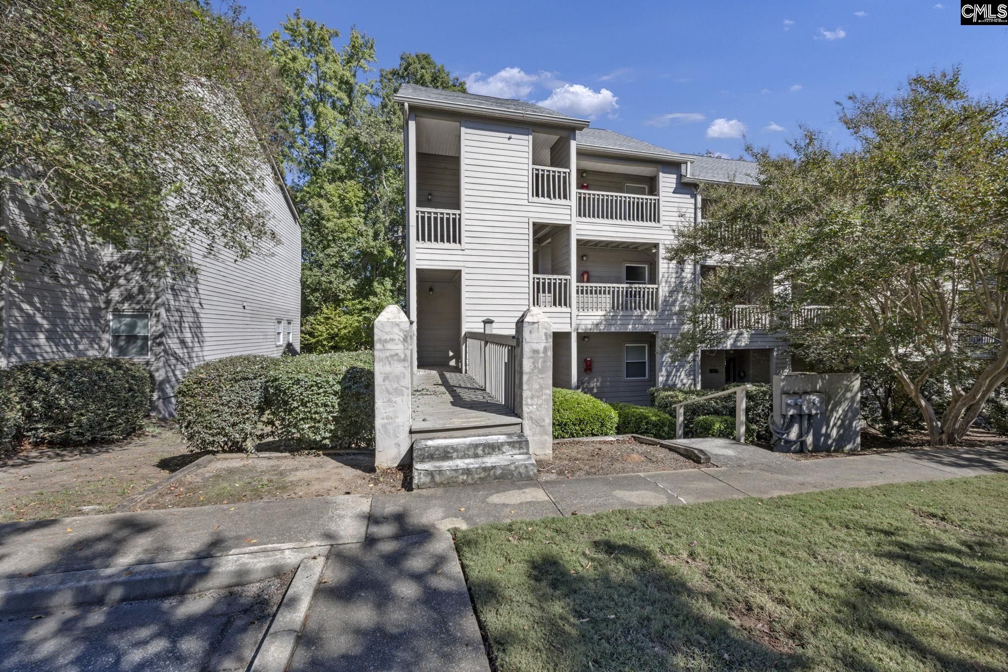 121 Edgewater, West Columbia