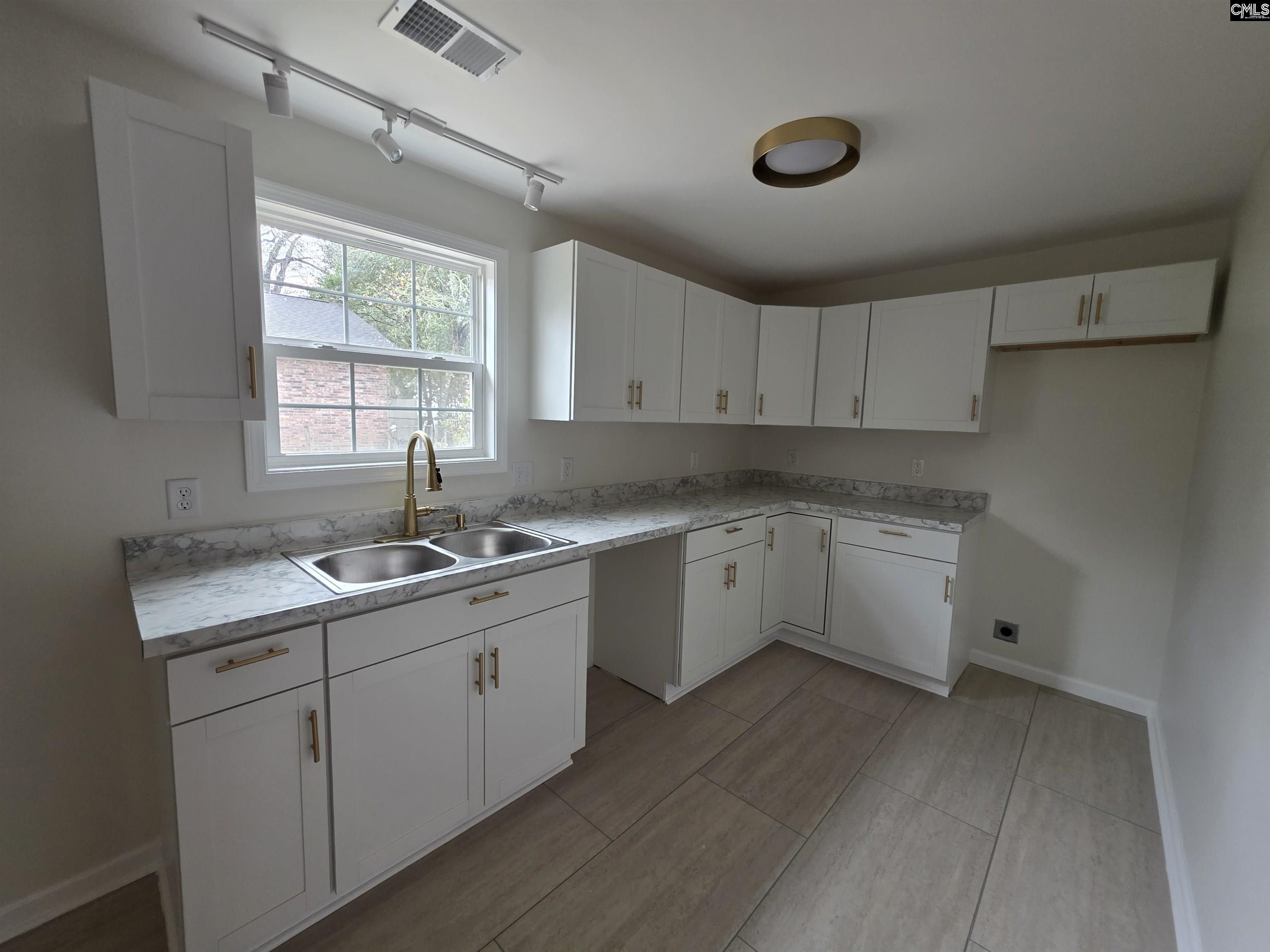 416 Thames Street Manning, SC 29102