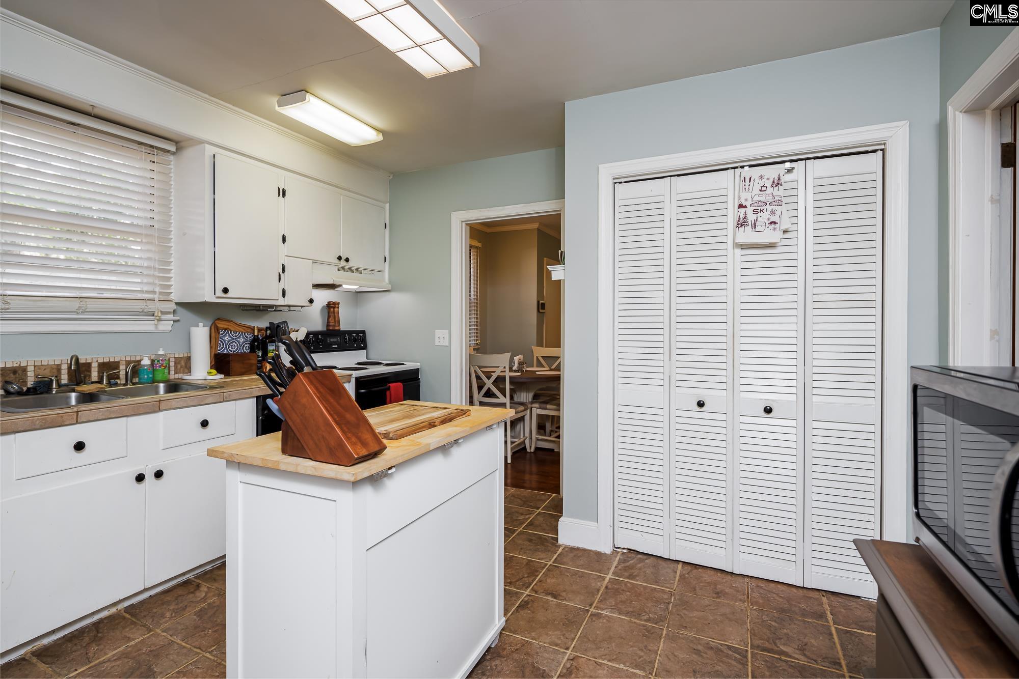 3963 Live Oak Street Columbia, SC 29205