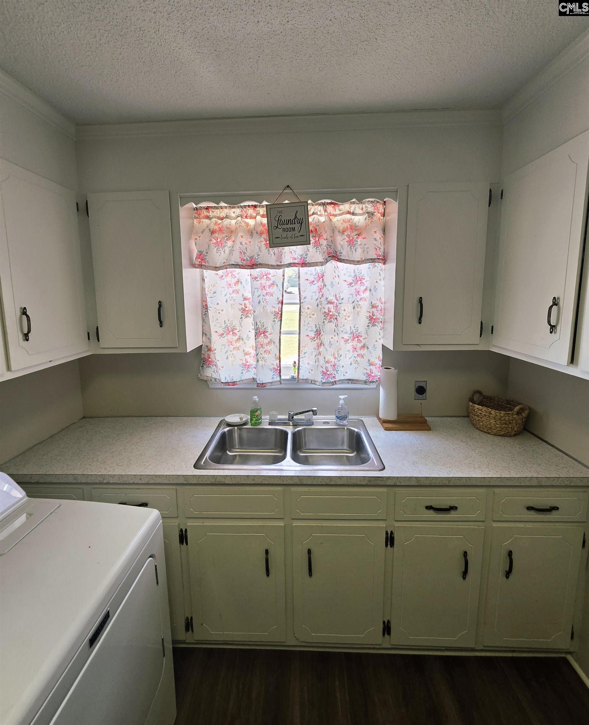 155 S East Ave Leesville, SC 29070