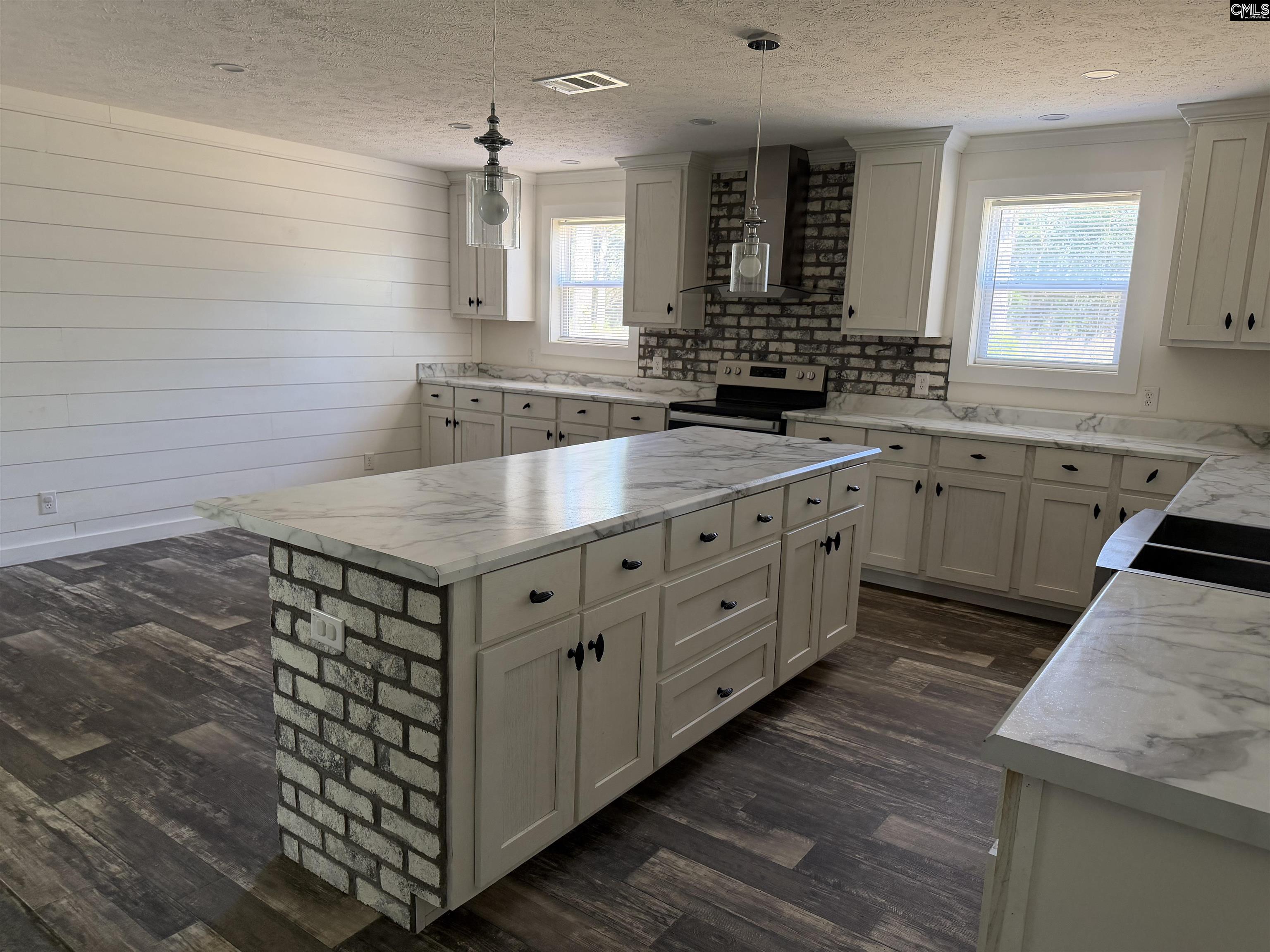 7533 Old Number Six Highway Santee, SC 29142-9096