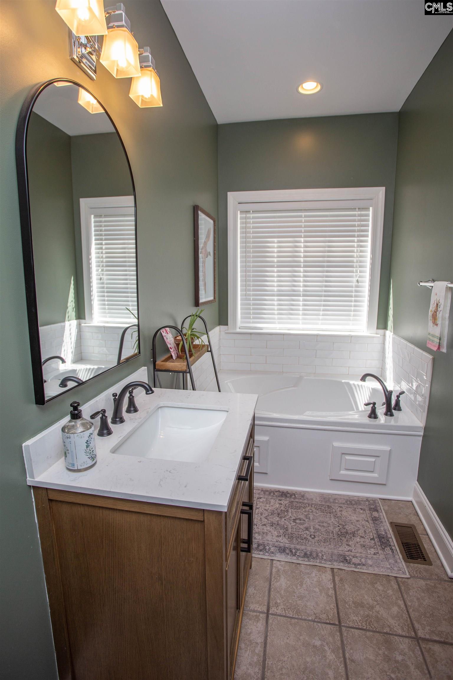384 Bloomsbury Circle Camden, SC 29020-0000
