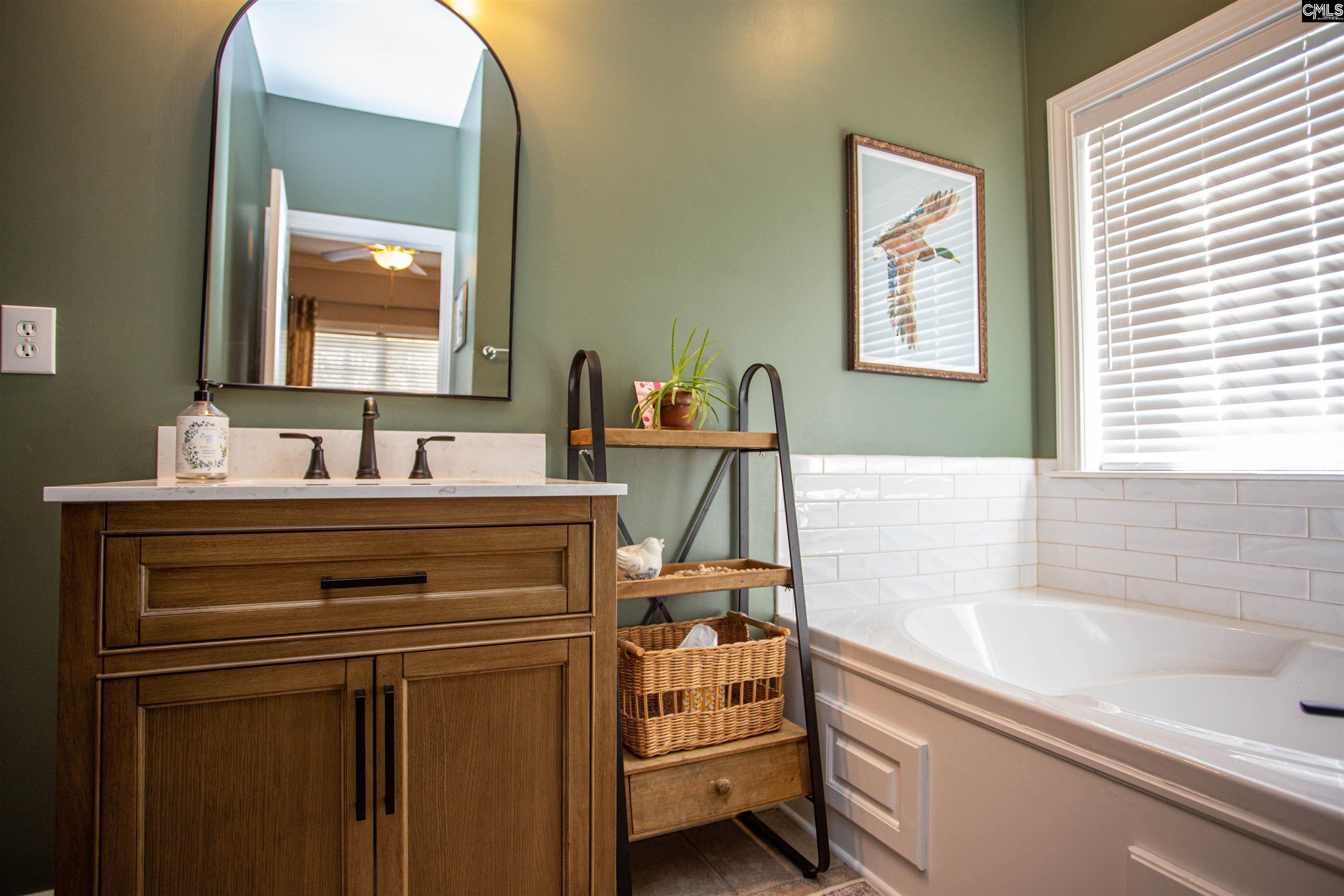 384 Bloomsbury Circle Camden, SC 29020-0000