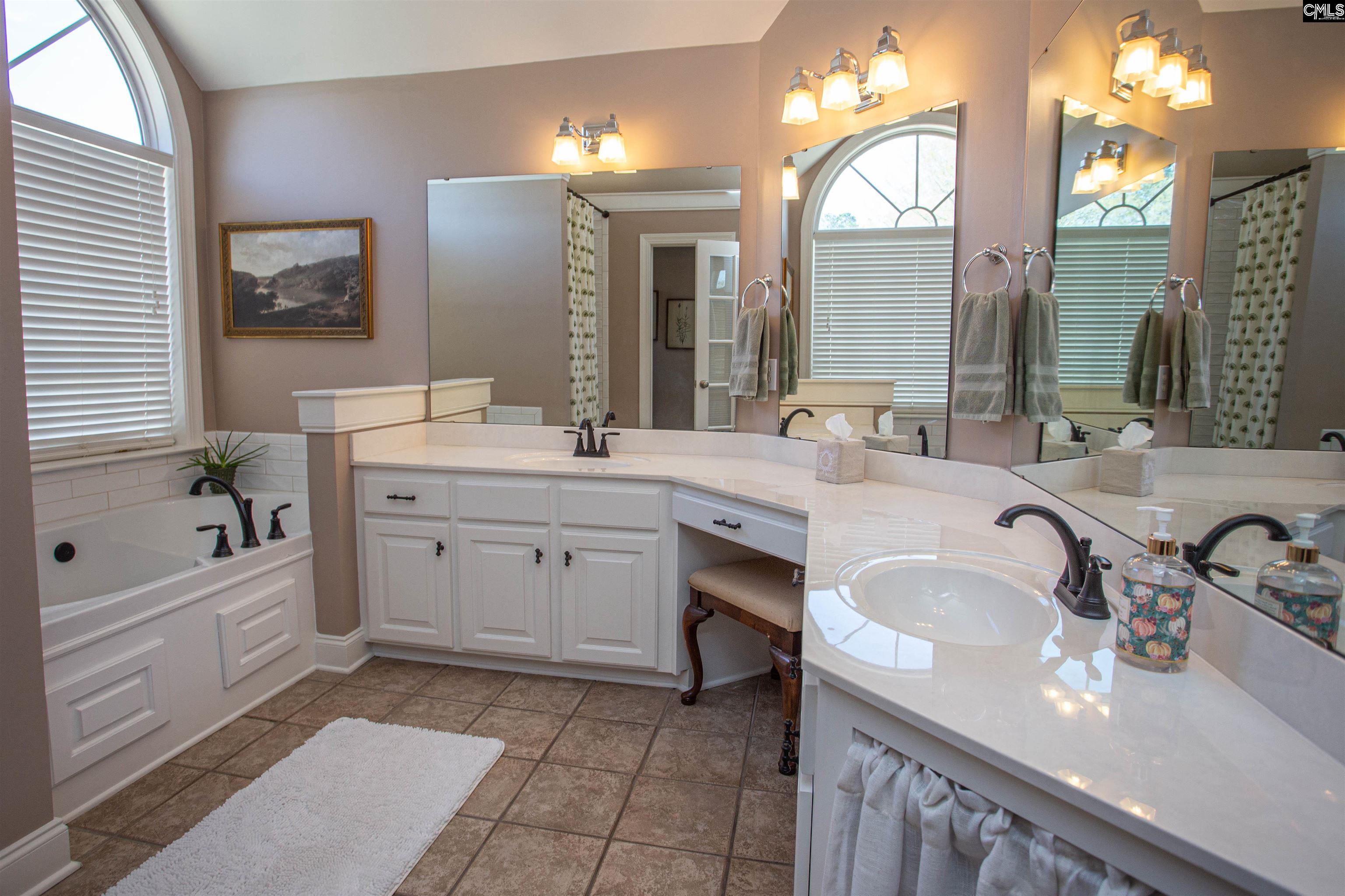 384 Bloomsbury Circle Camden, SC 29020-0000