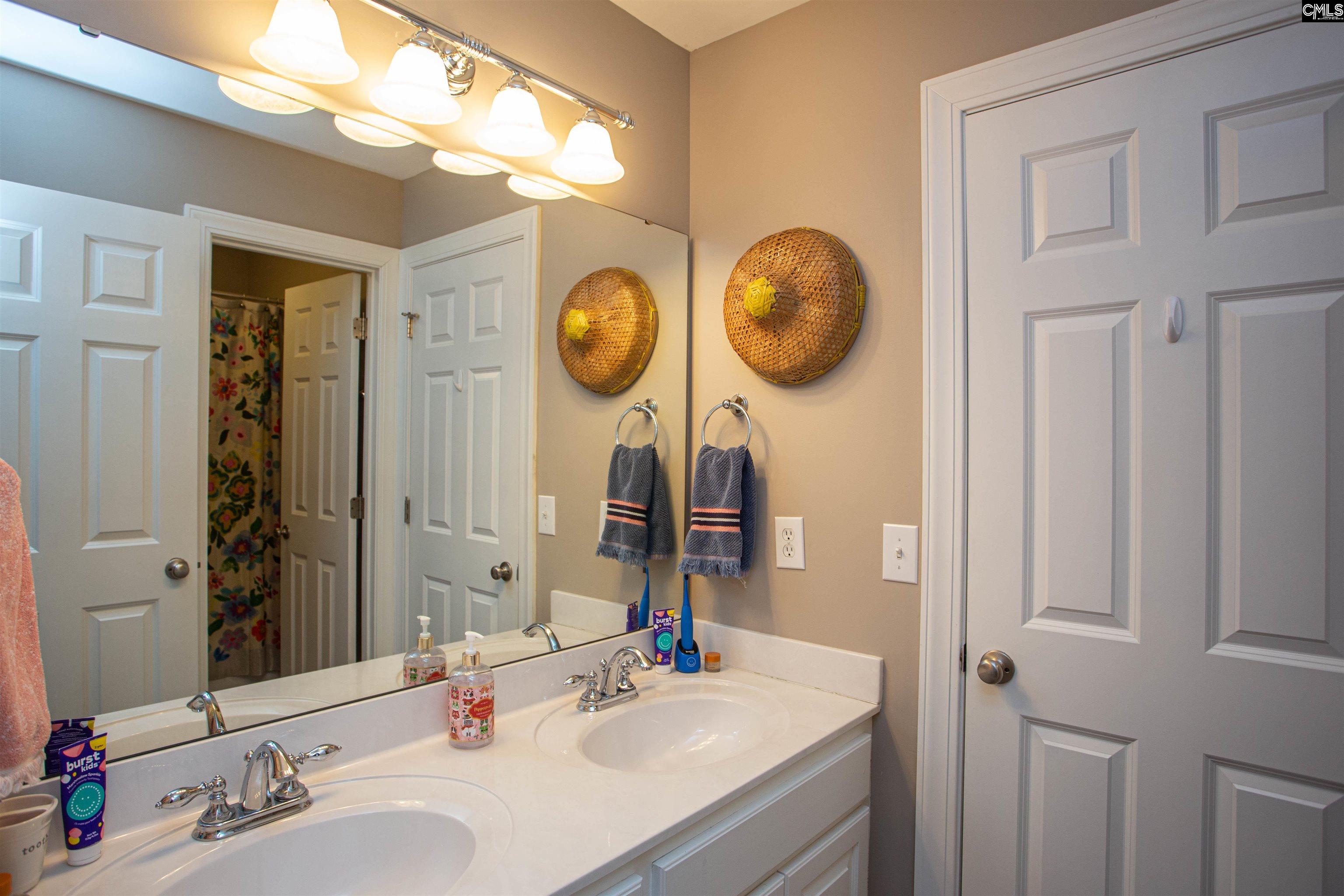384 Bloomsbury Circle Camden, SC 29020-0000