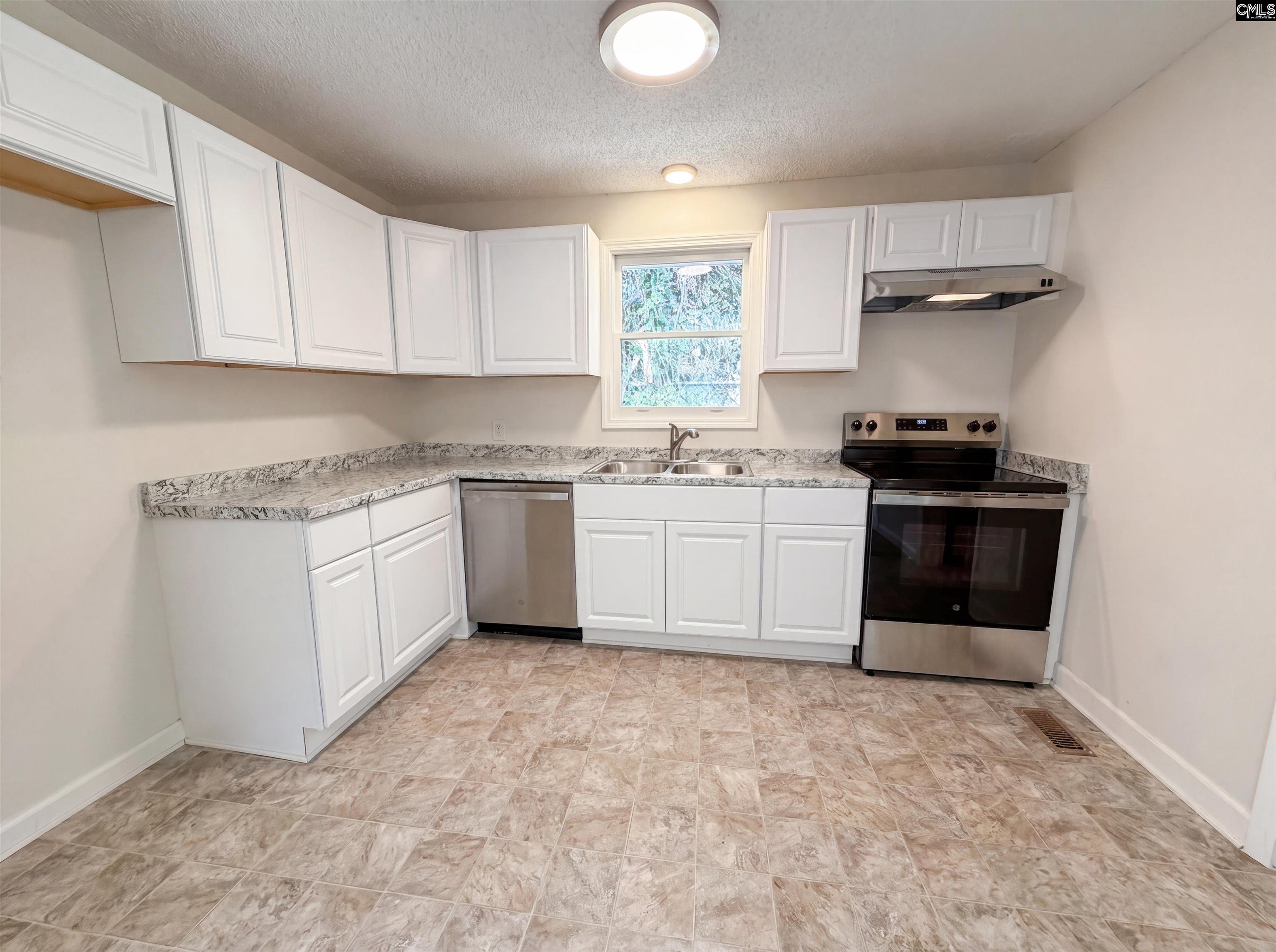 2112 Axson Street Cayce, SC 29033