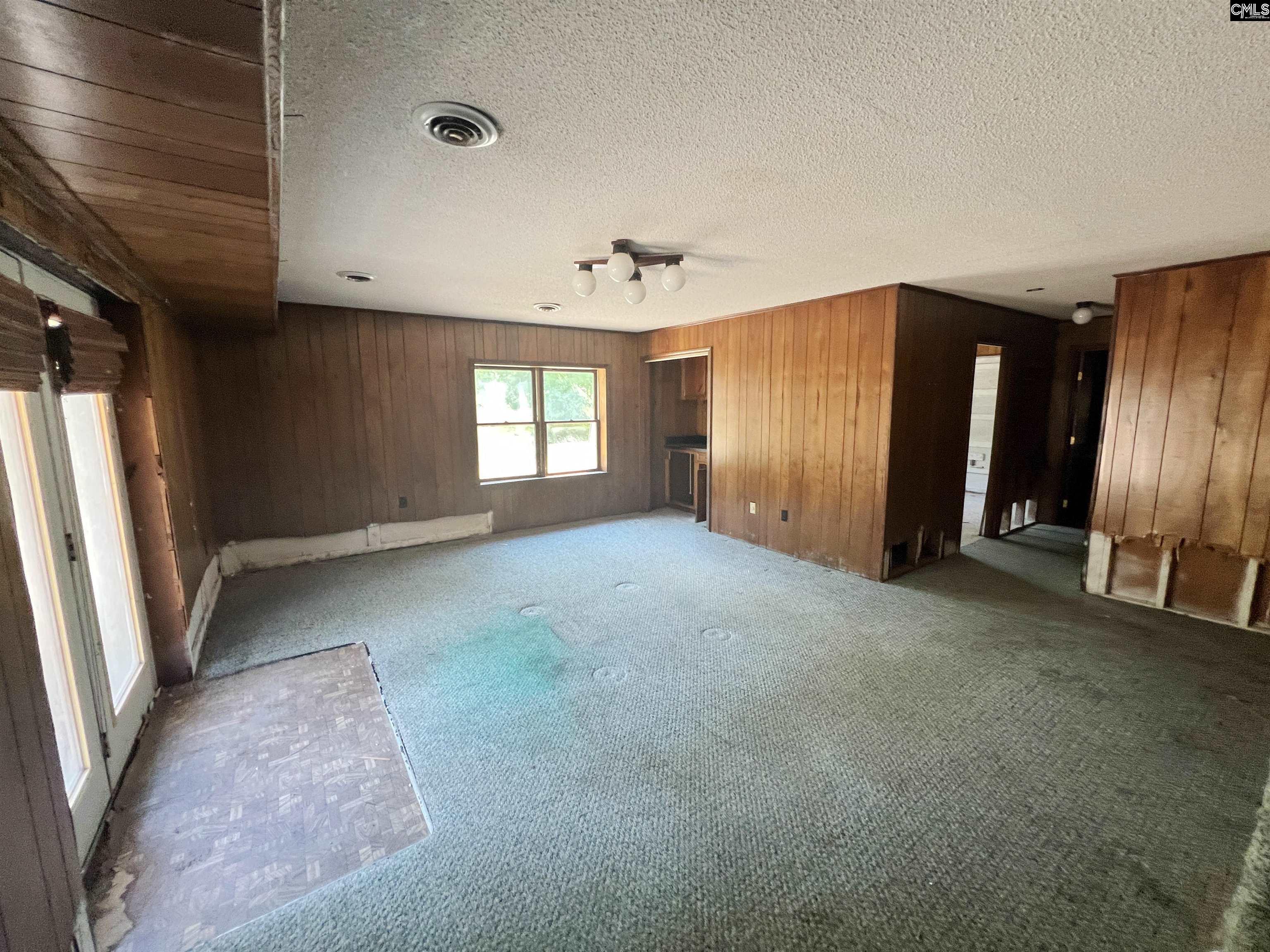 554 Woodland Road Silverstreet, SC 29145