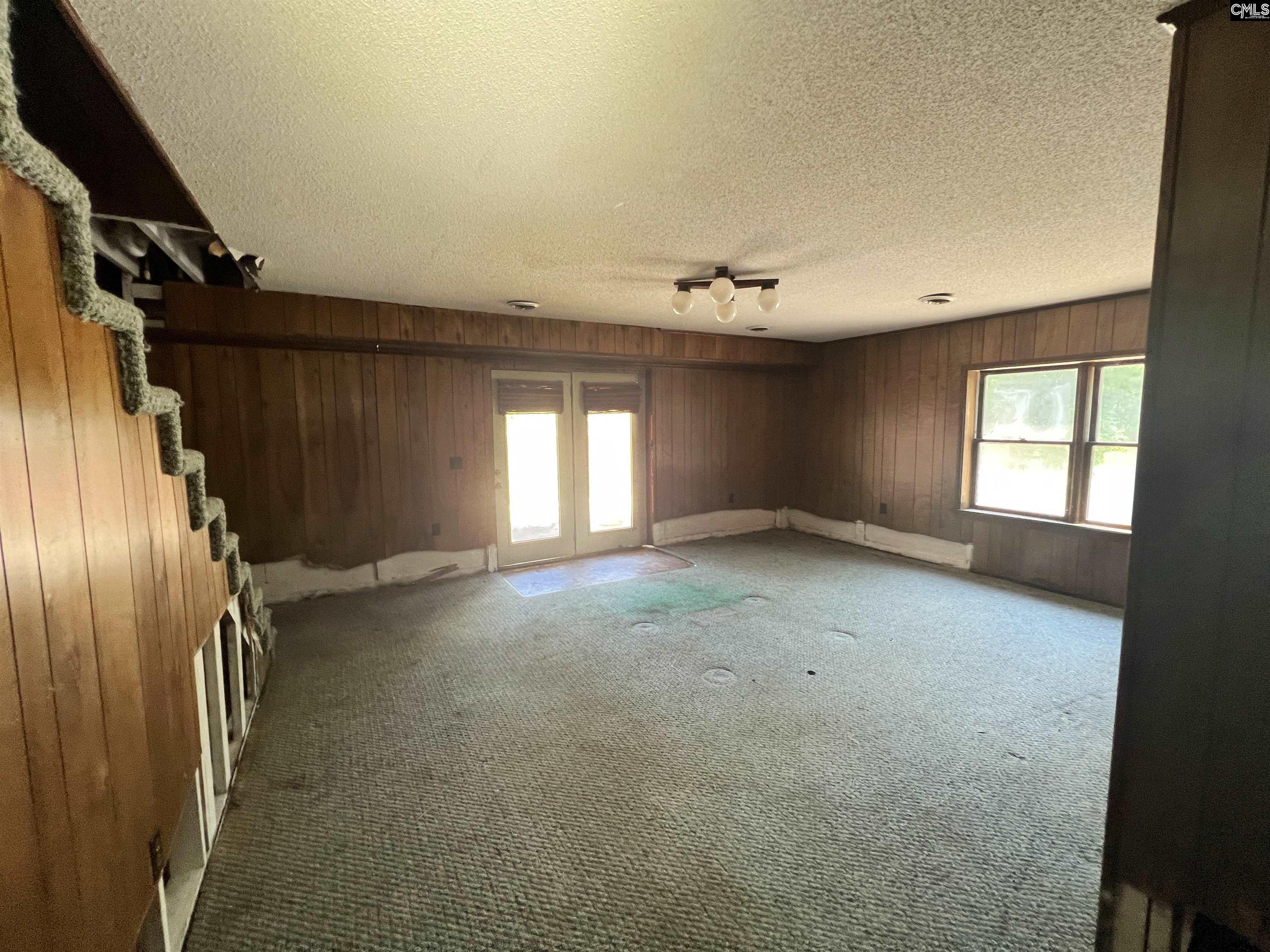 554 Woodland Road Silverstreet, SC 29145