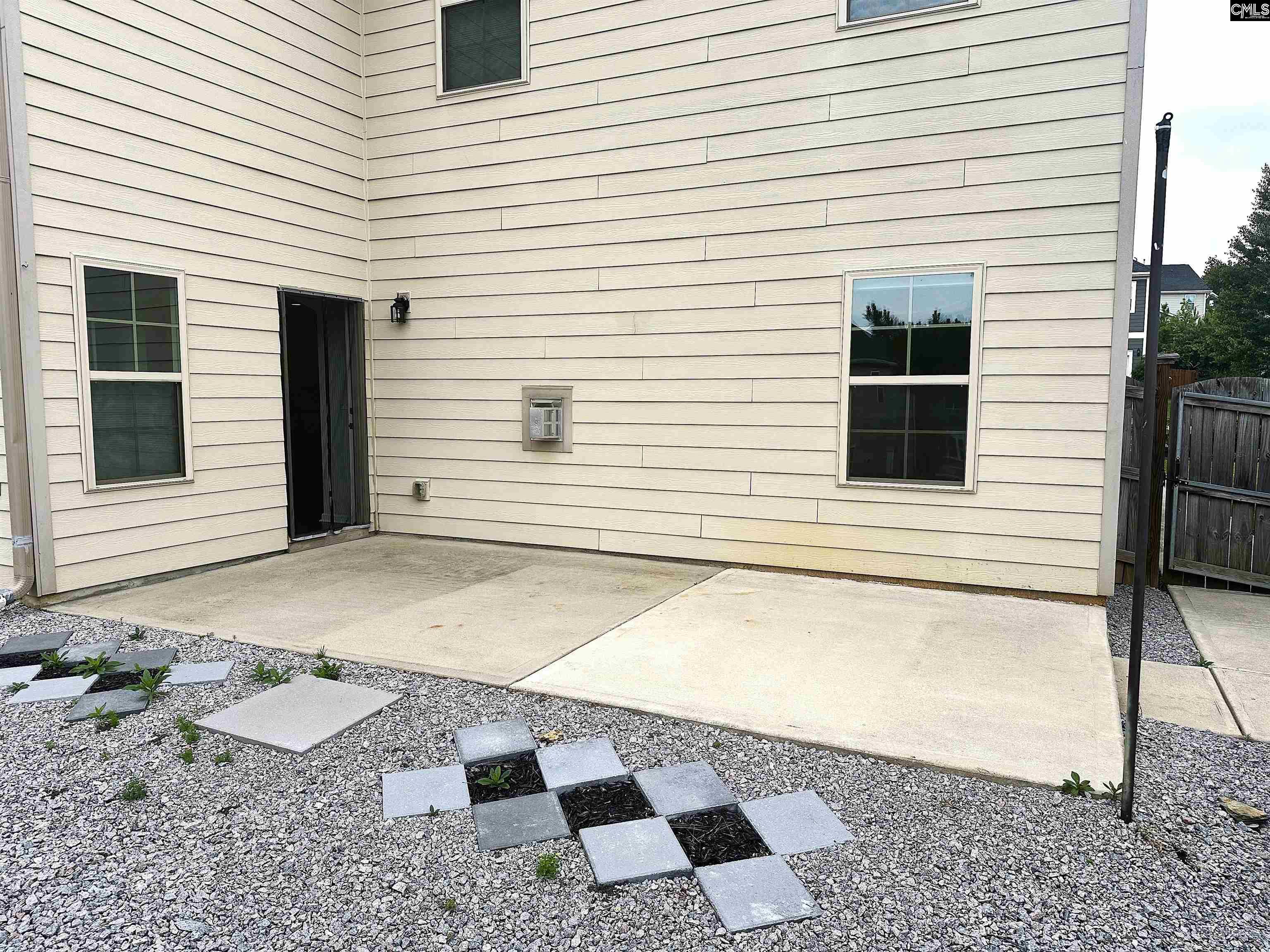 412 Maria Posada Chapin, SC 29036