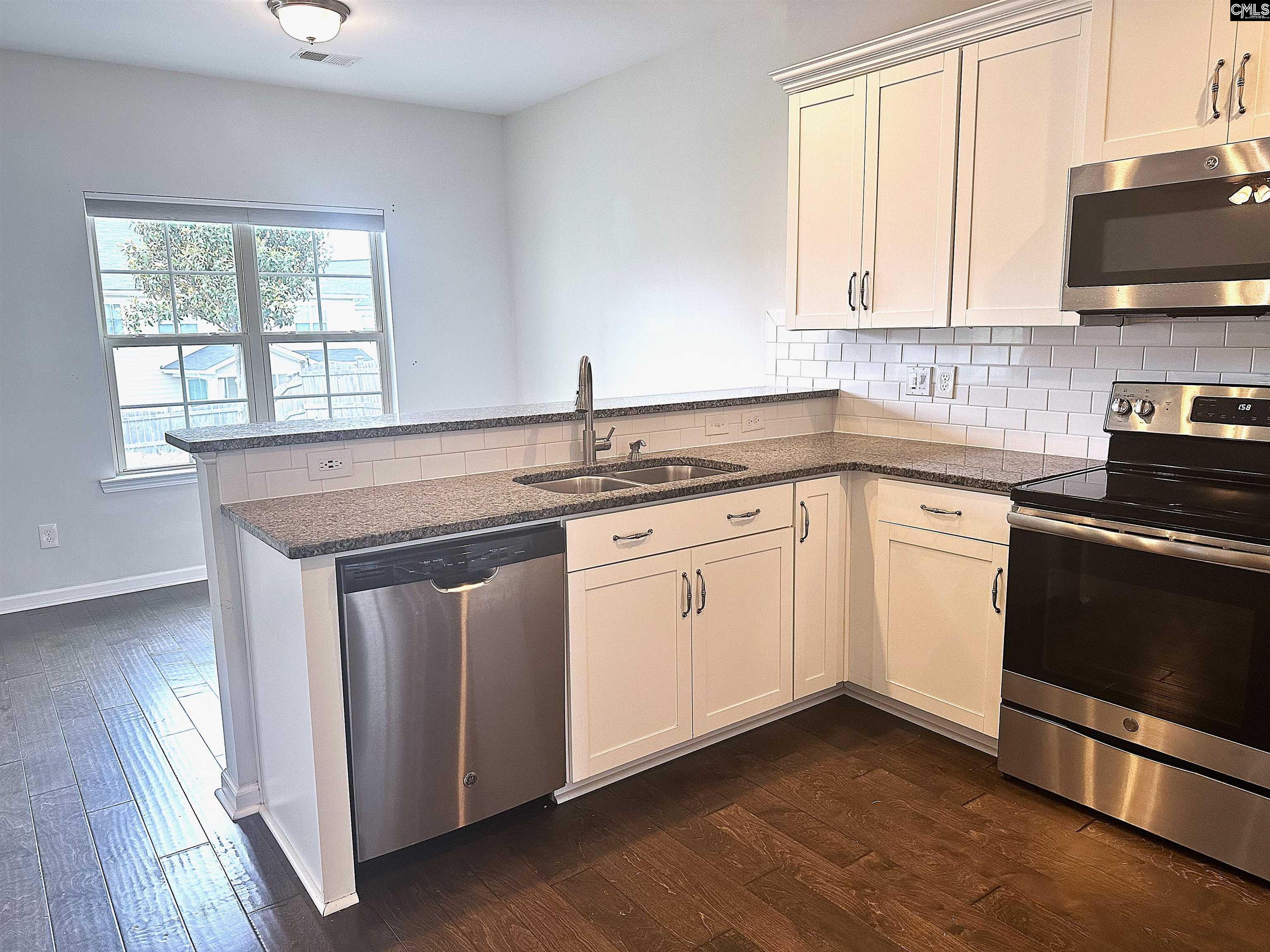 412 Maria Posada Chapin, SC 29036