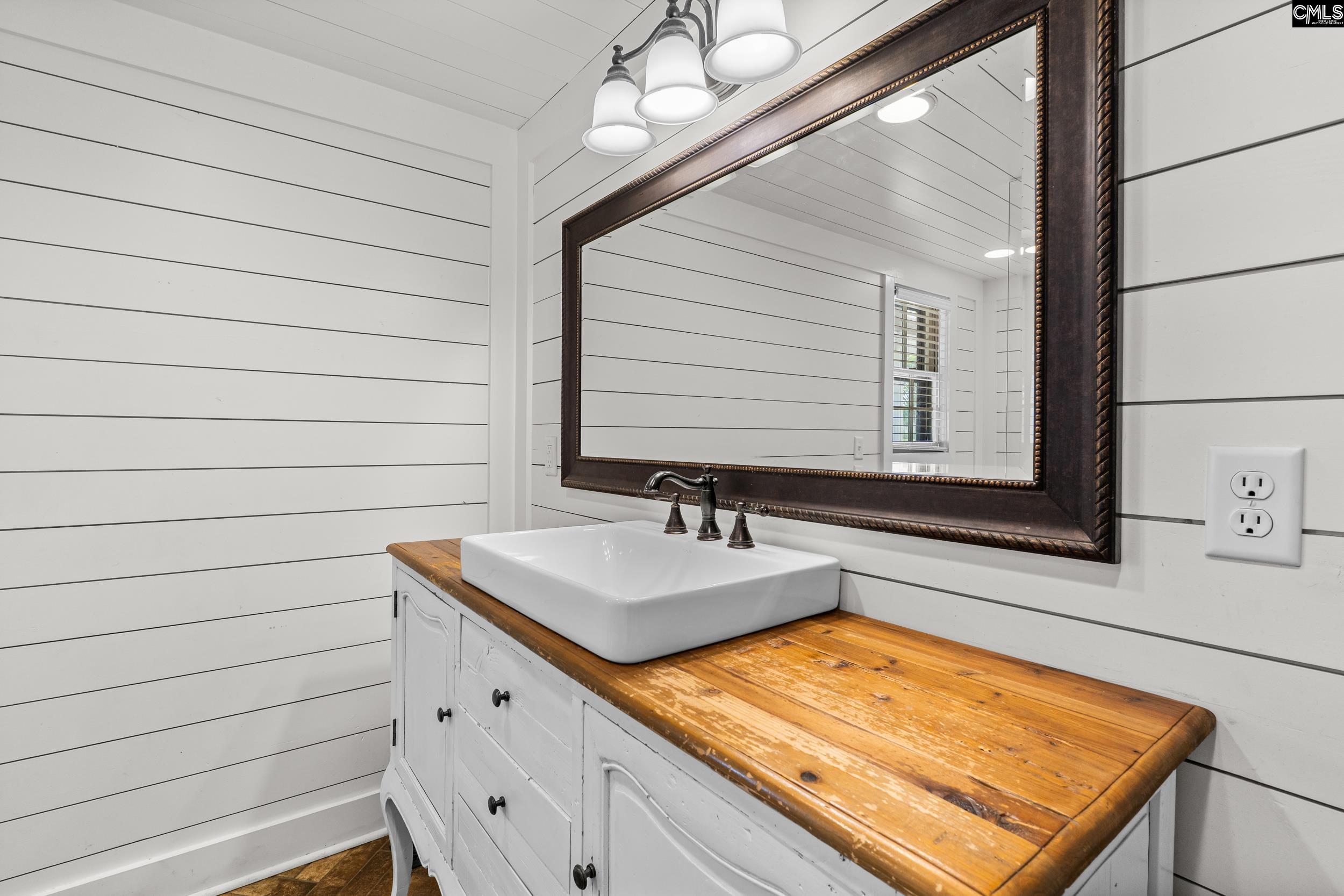 213 Tombfield Road Camden, SC 29020