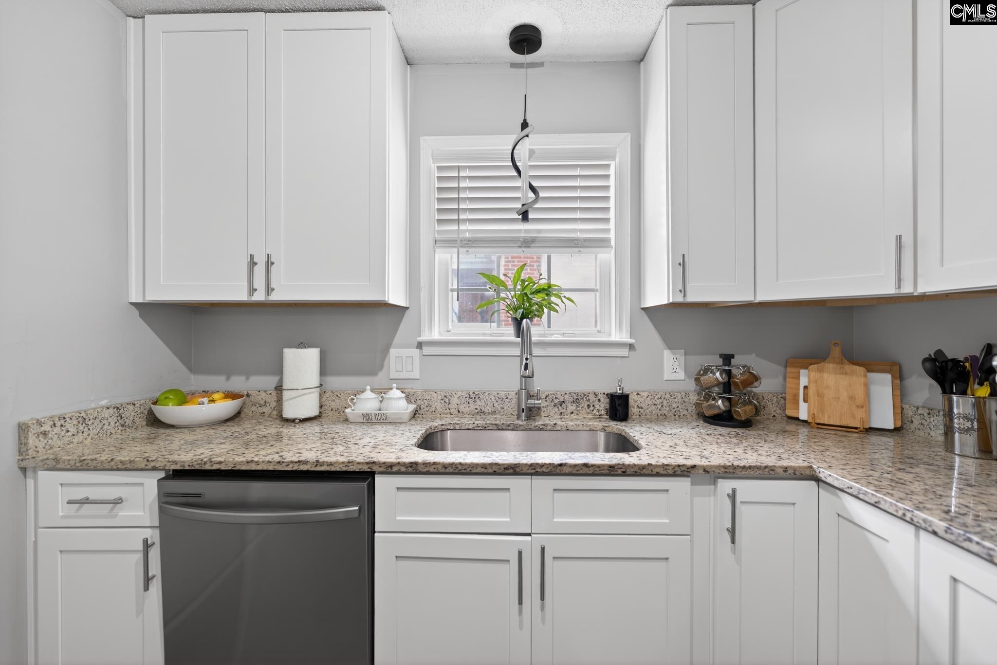 140 Twin Oaks Lane Columbia, SC 29209-4241