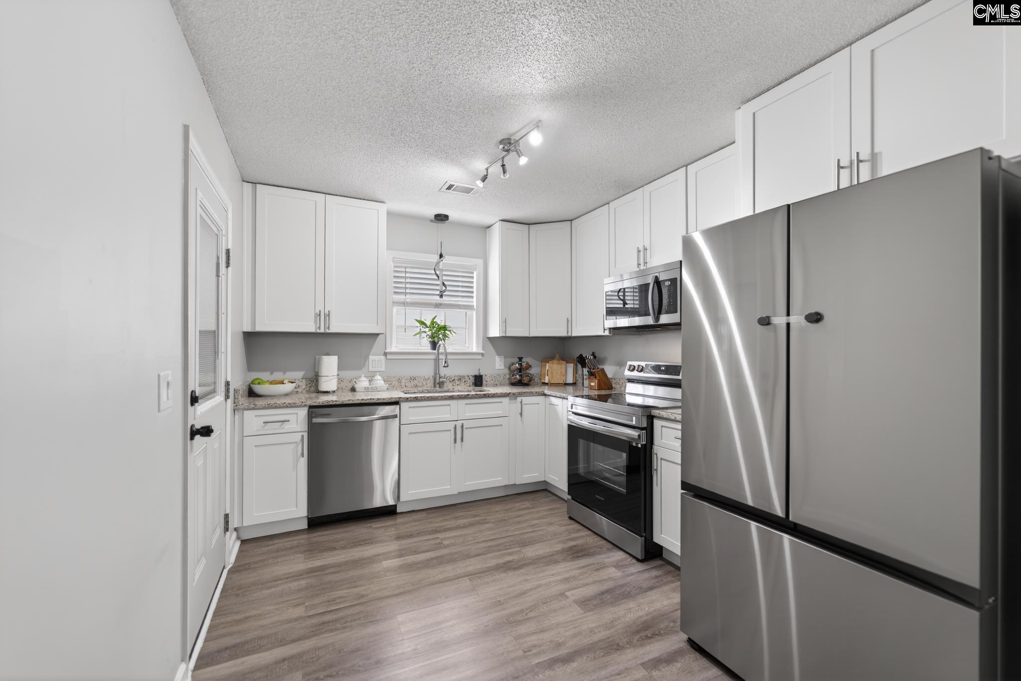 140 Twin Oaks Lane Columbia, SC 29209-4241