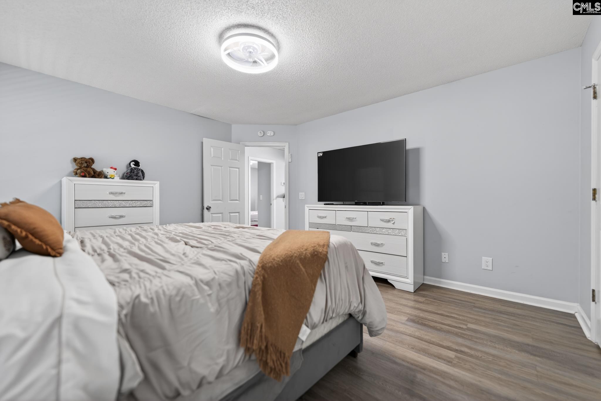 140 Twin Oaks Lane Columbia, SC 29209-4241