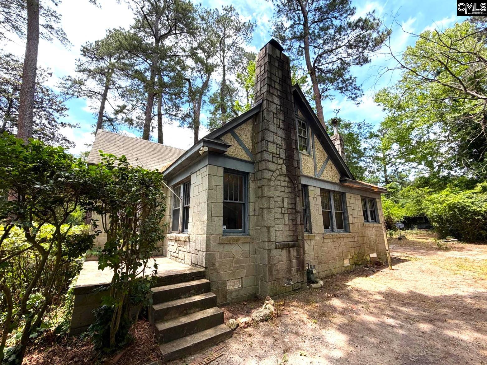 3961 Live Oak Street Columbia, SC 29205