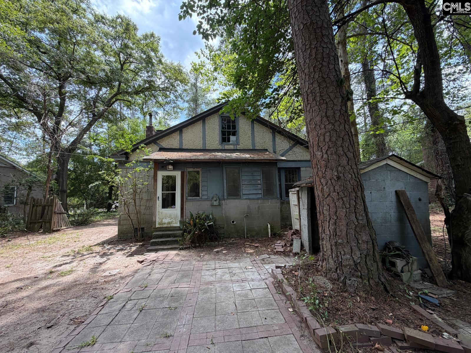 3961 Live Oak Street Columbia, SC 29205