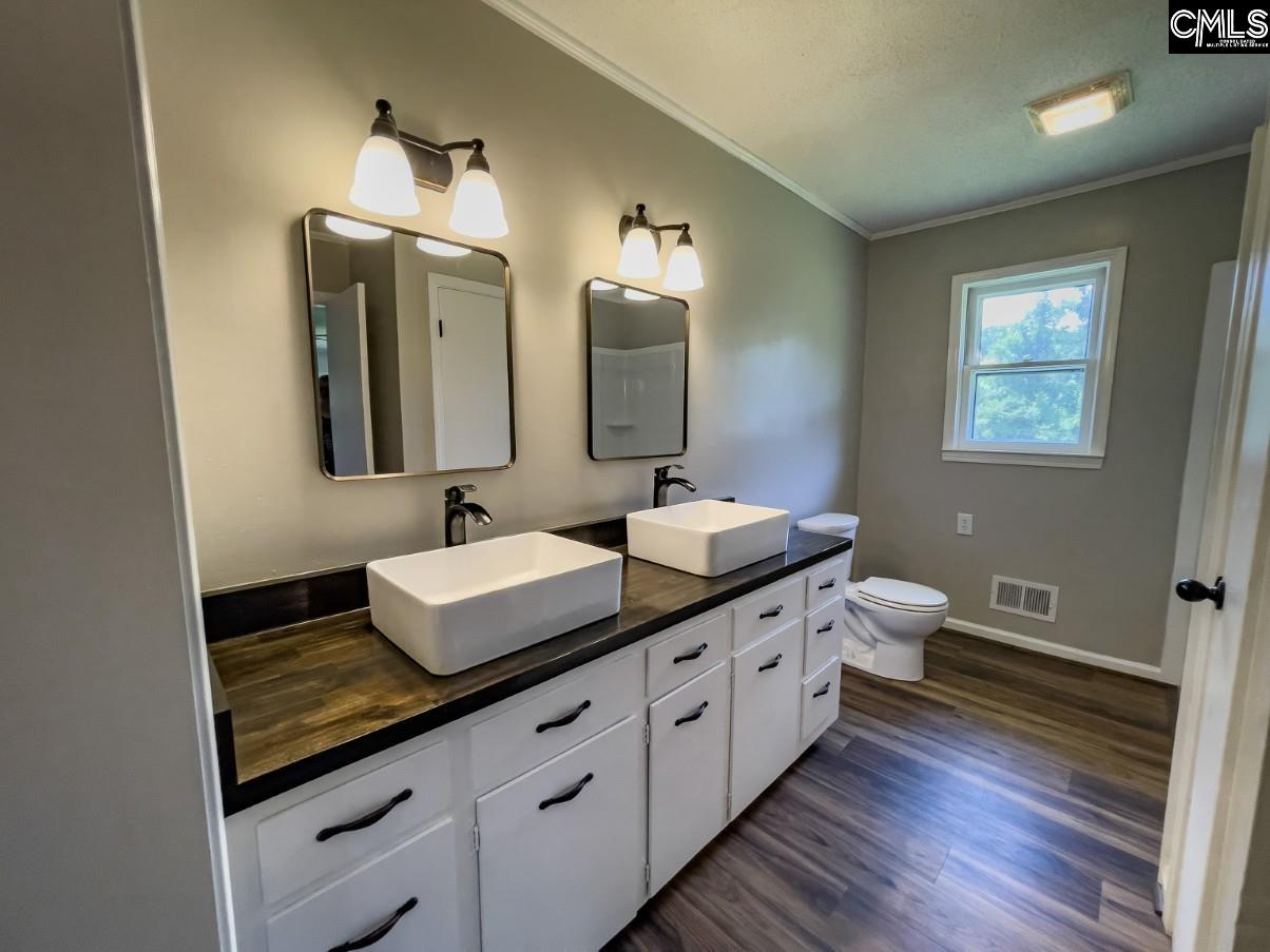 2545 Silverstreet Road Silverstreet, SC 29145