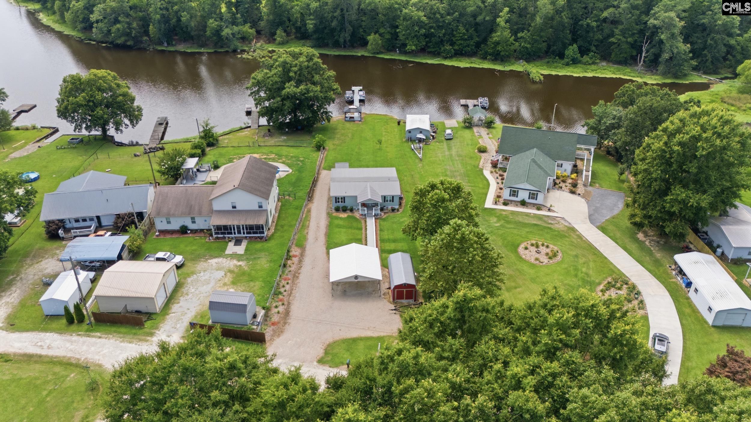 1037 Natures Cove Road Saluda, SC 29138