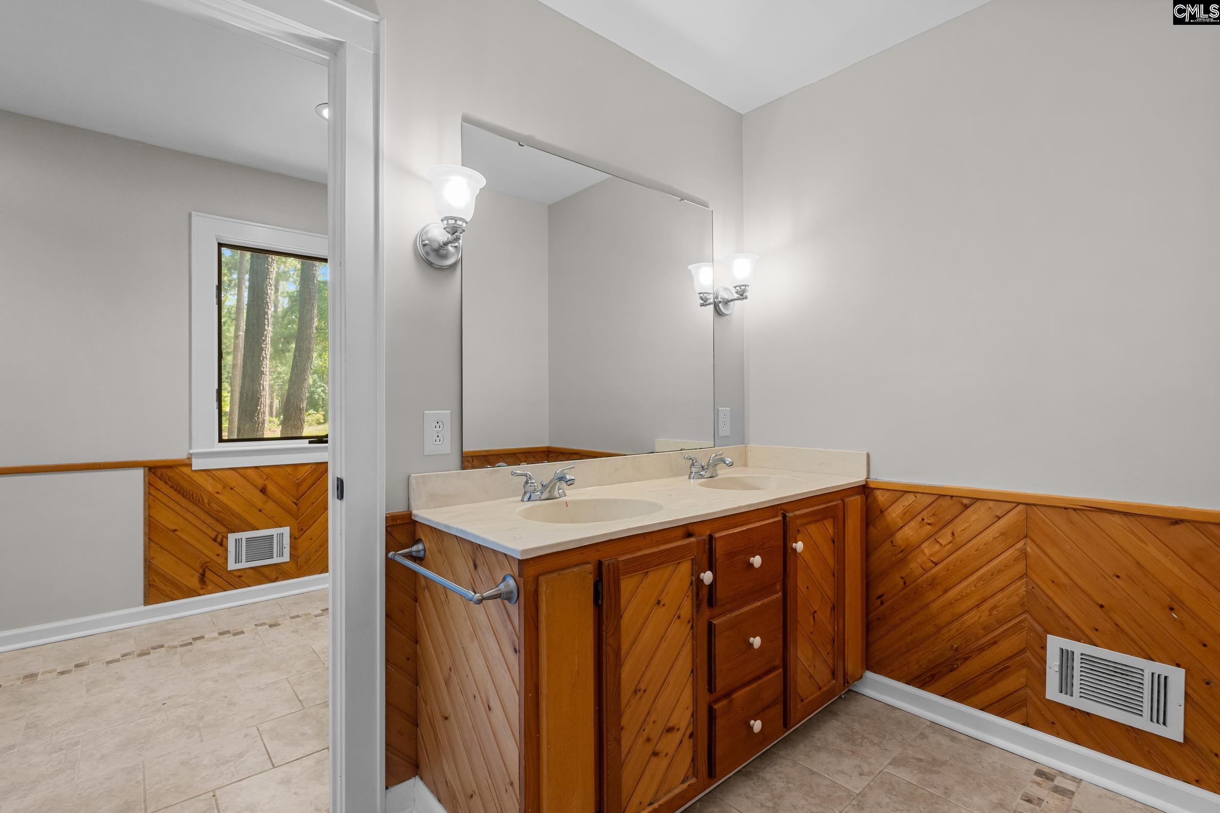 1656 West Drive Cassatt, SC 29032