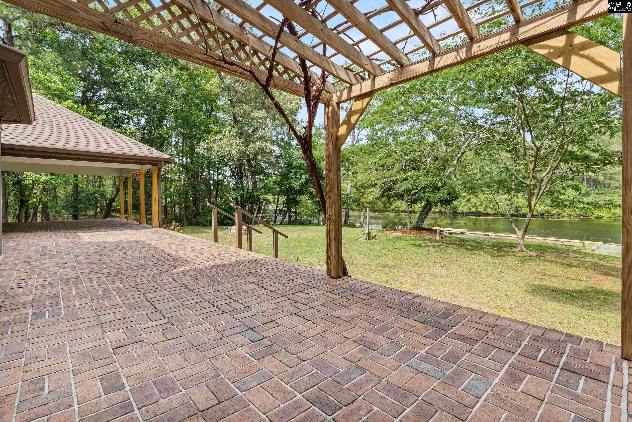 1656 West Drive Cassatt, SC 29032