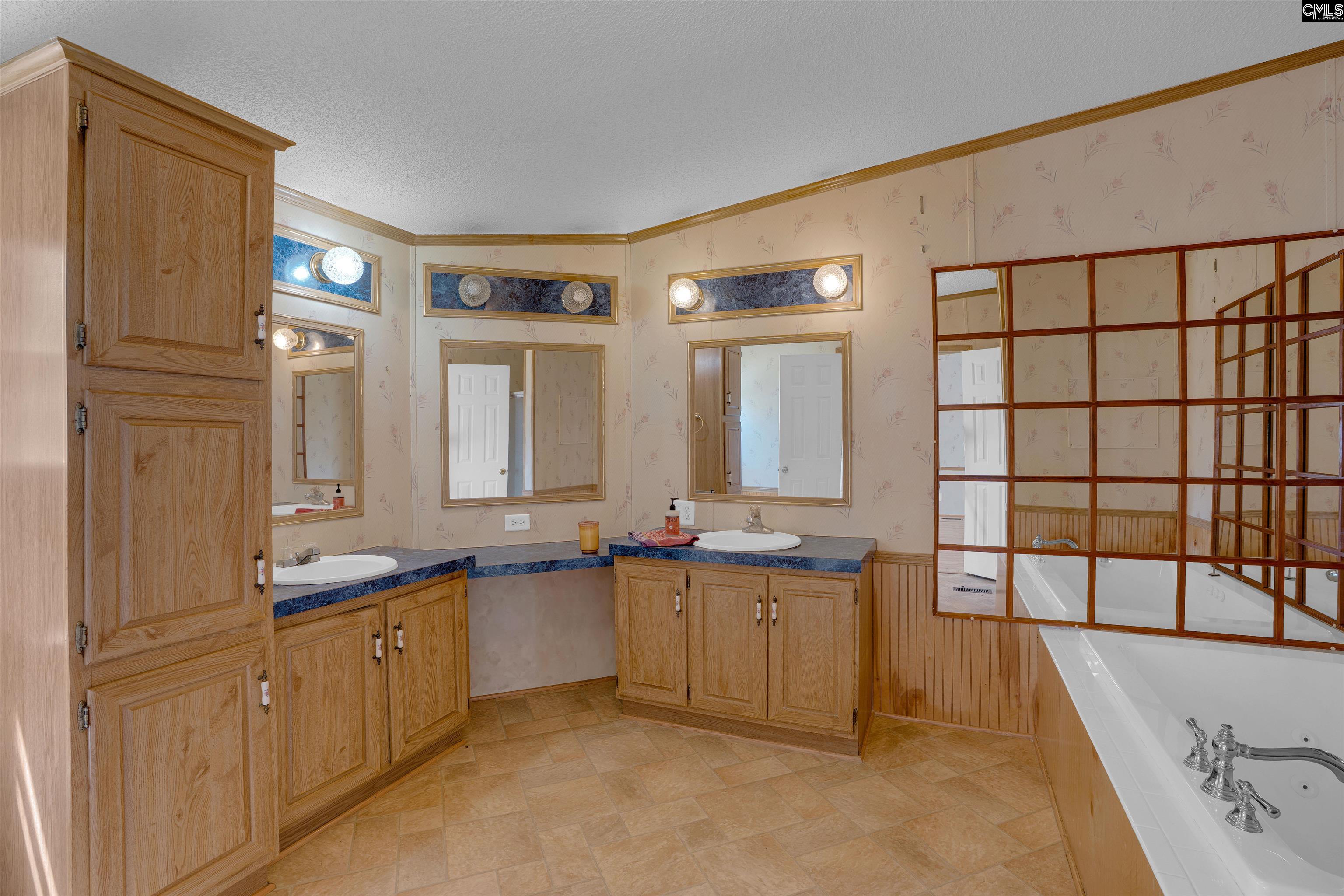 2863 Hood Road Ridgeway, SC 29130
