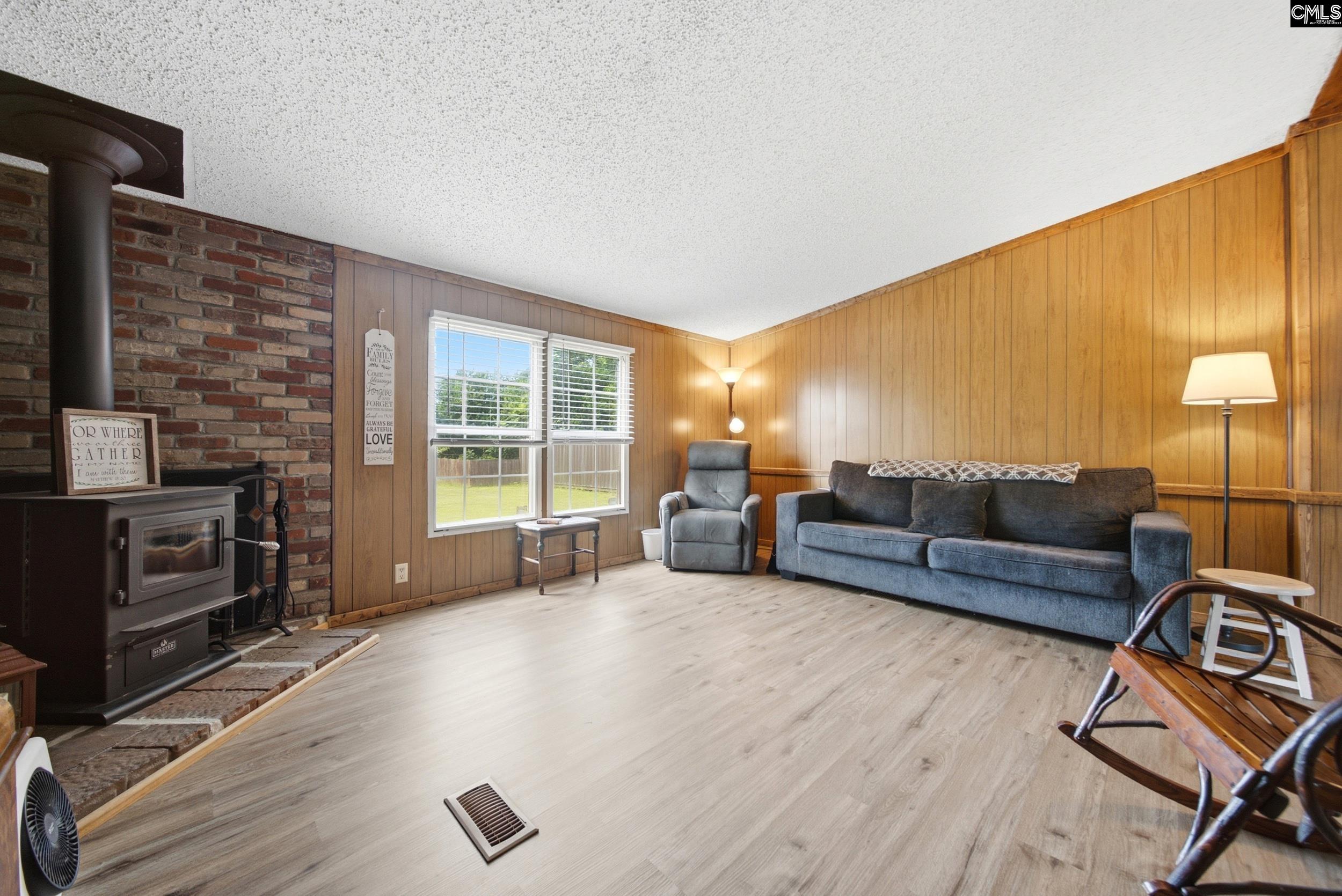 5860 Wessex Drive Wedgefield, SC 29168