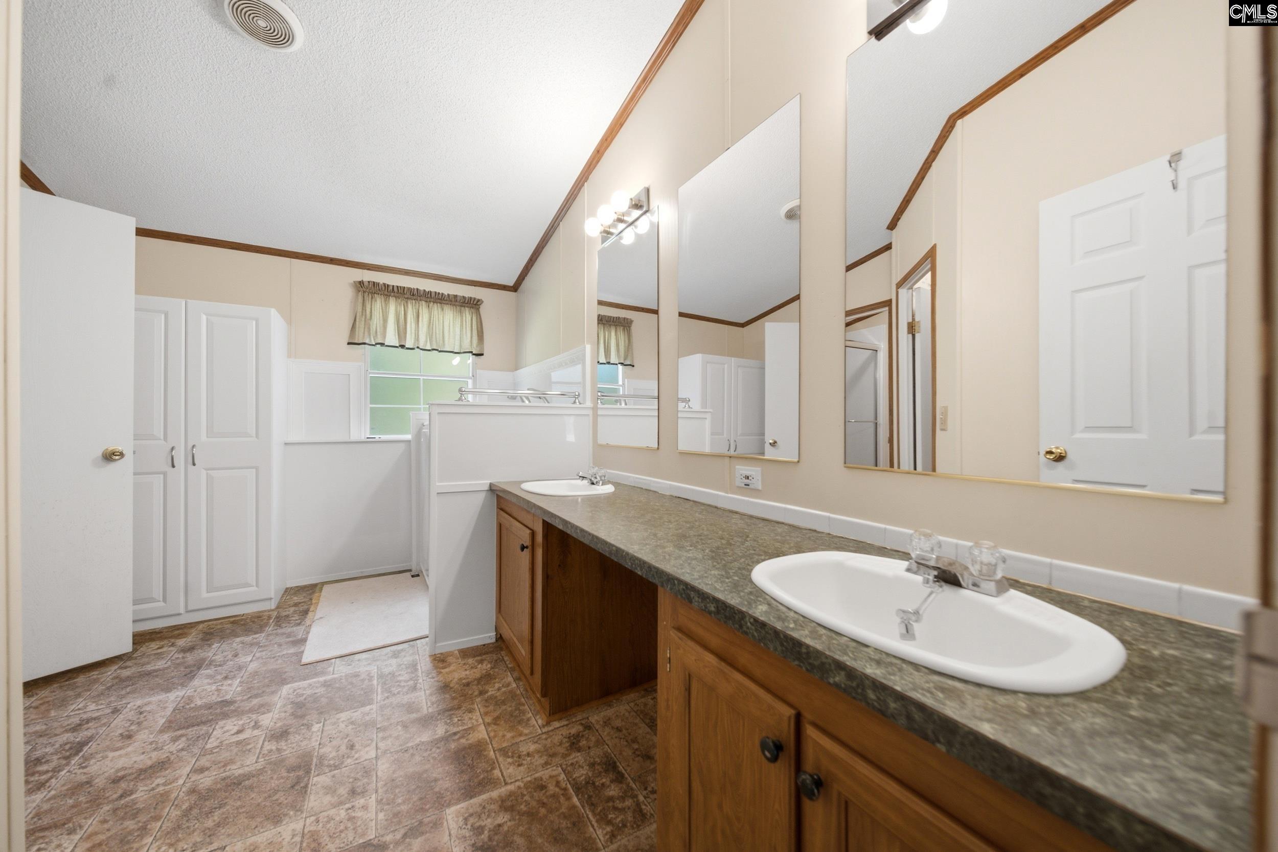 7033 E Peach Road Ridgeway, SC 29130