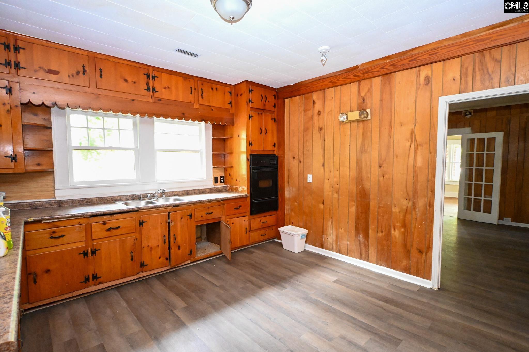 109 S Lee Street Leesville, SC 29070