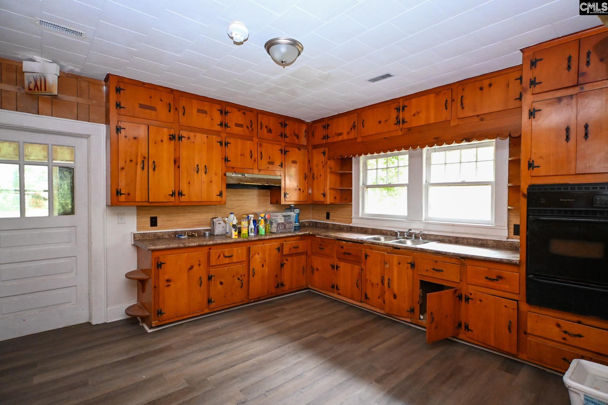 109 S Lee Street Leesville, SC 29070