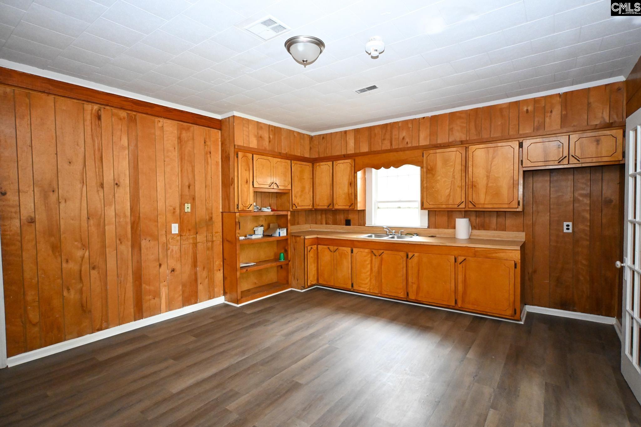 109 S Lee Street Leesville, SC 29070