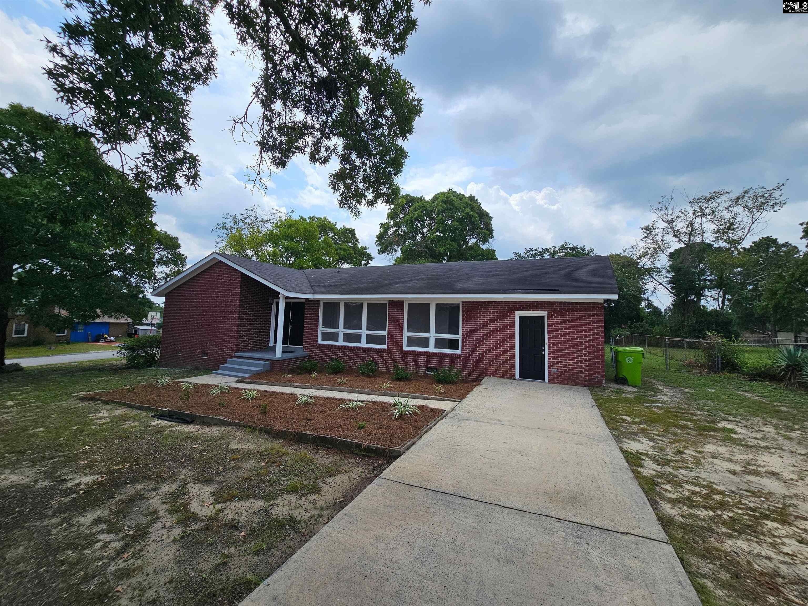 8220 Hunt Club Road