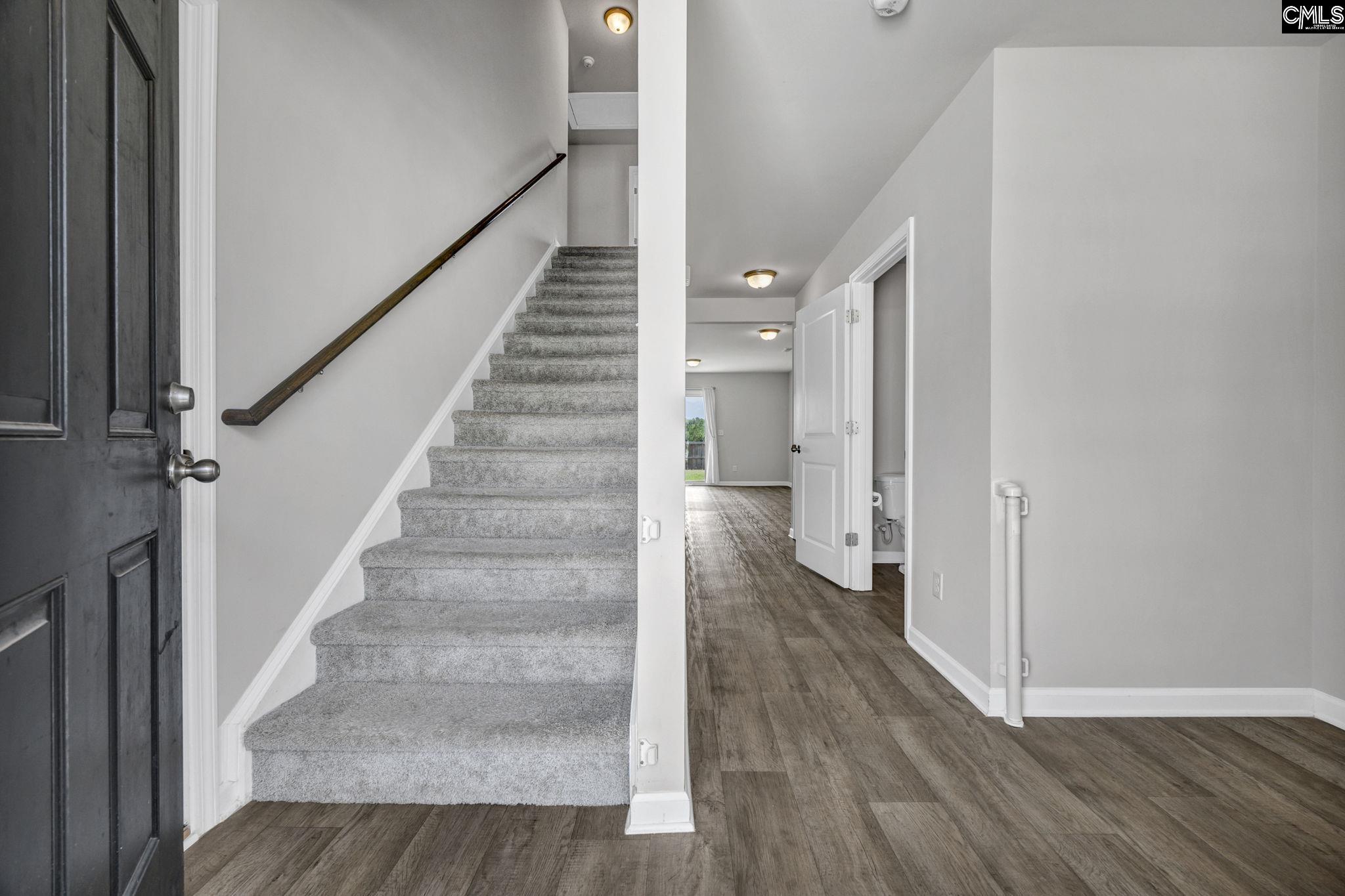 1064 Crescent Moon Loop