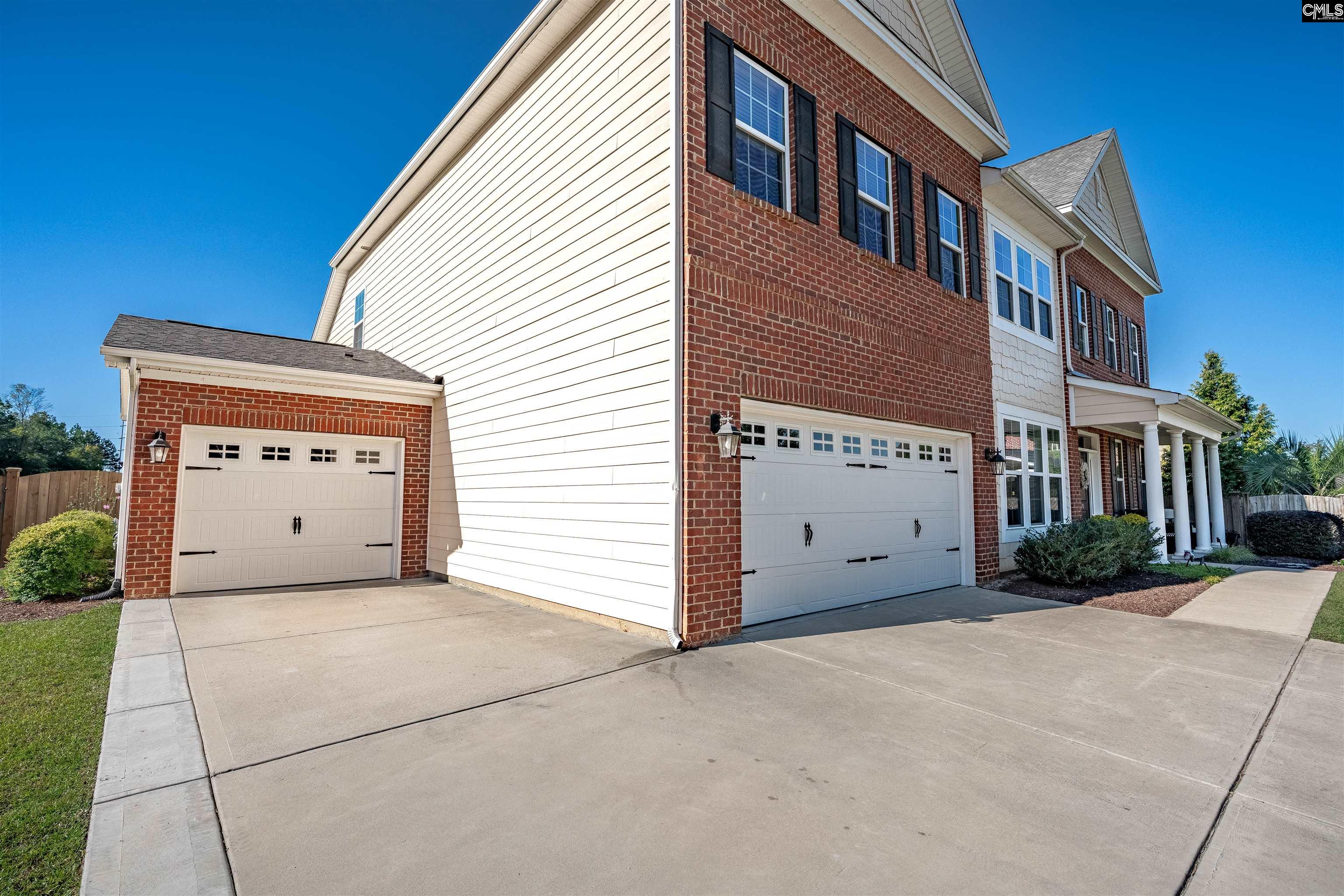 70 Wynterhall Court, Chapin — photo 9